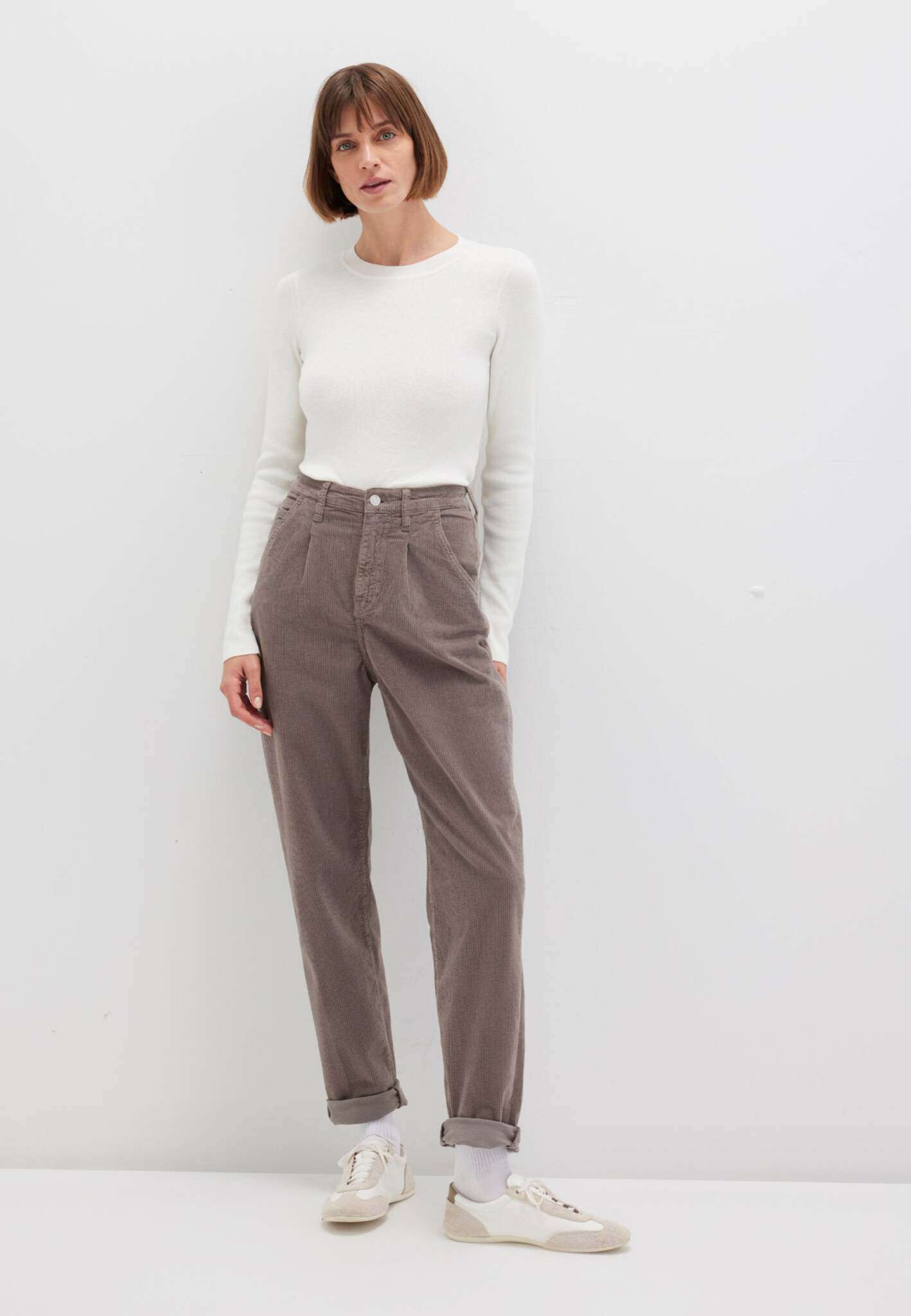 Laura in Charcoal Gray Cord Pants Mavi
