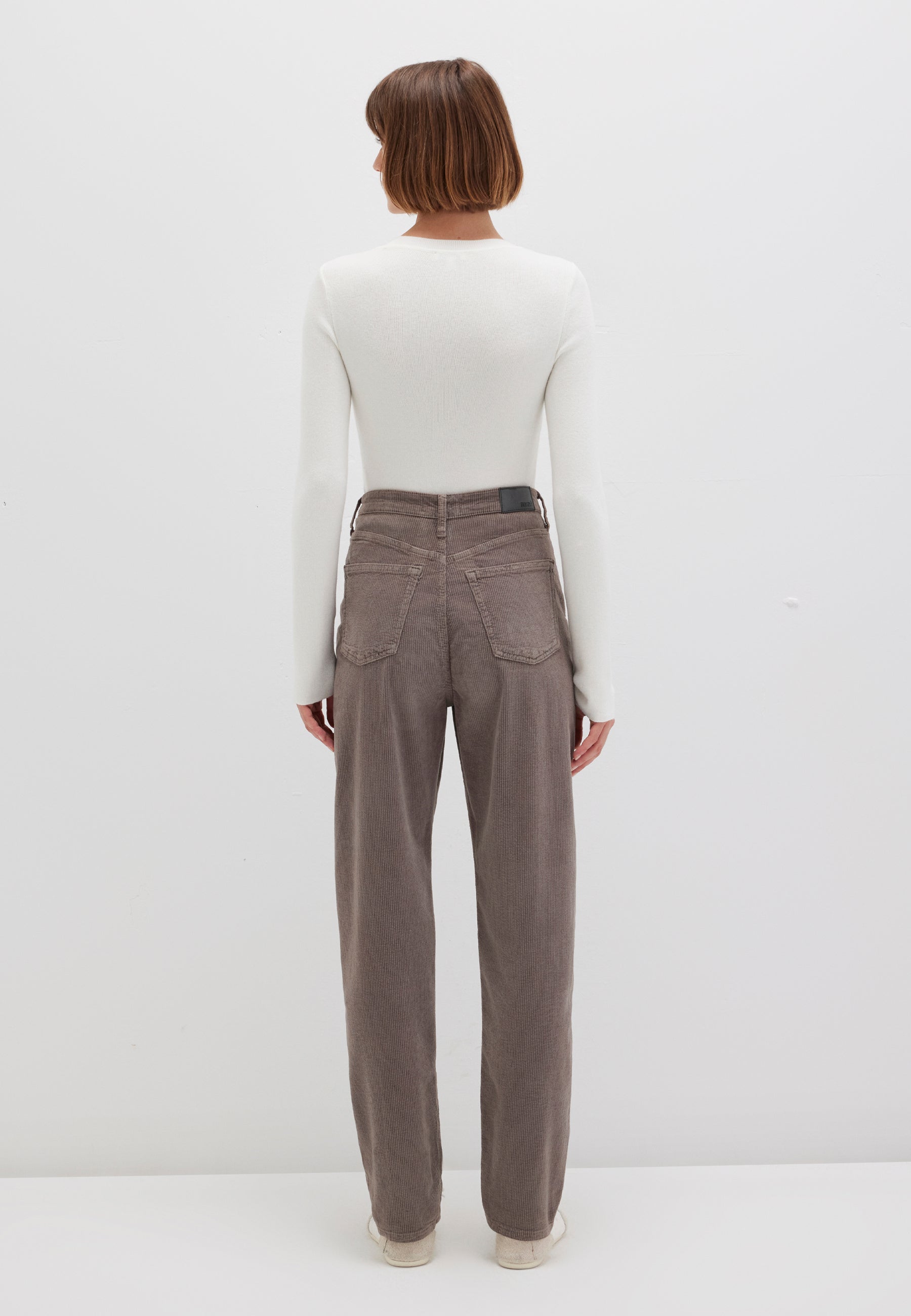 Laura in Charcoal Gray Cord Pants Mavi