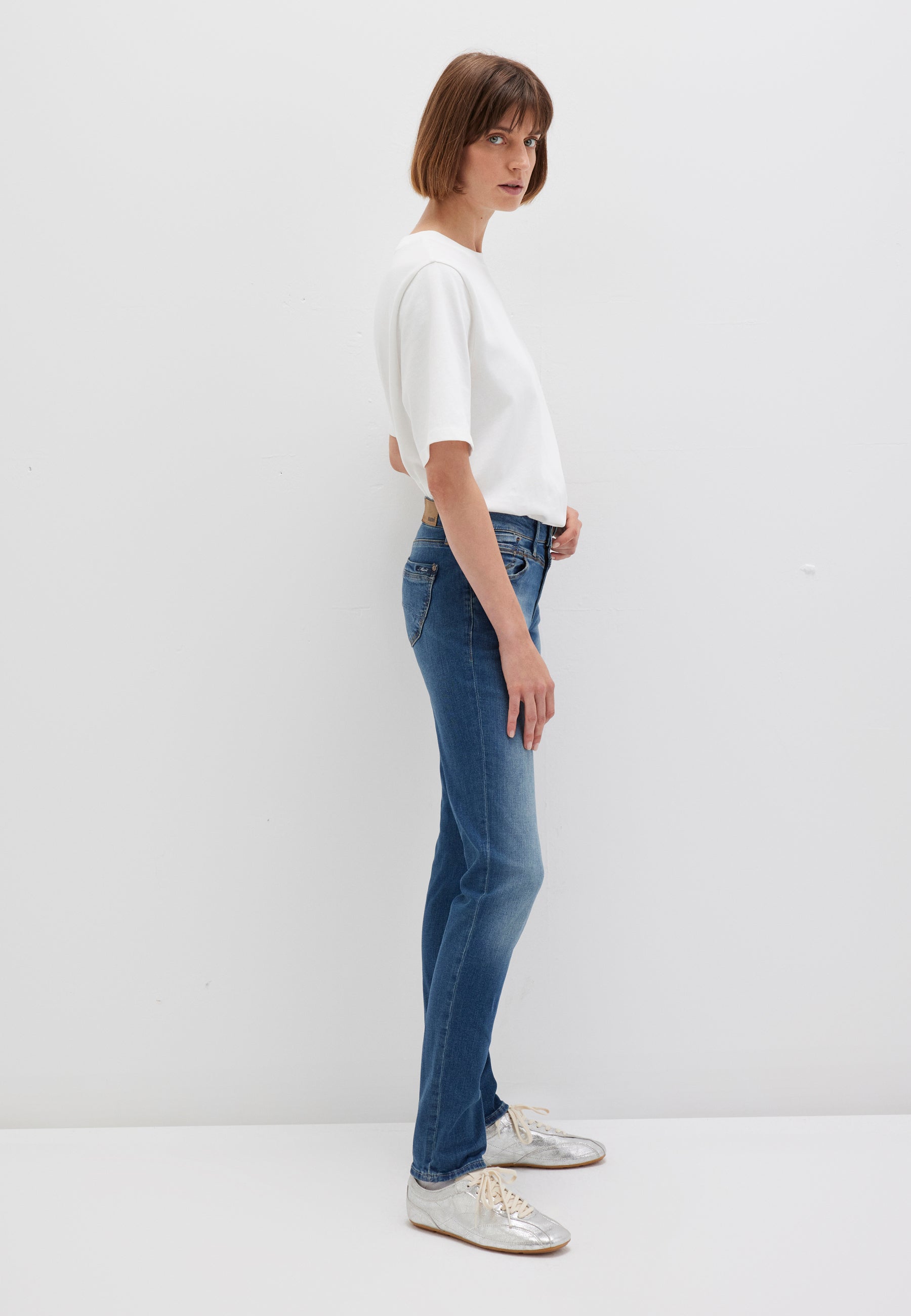 Sophie in Deep Memory Fit Jeans Mavi