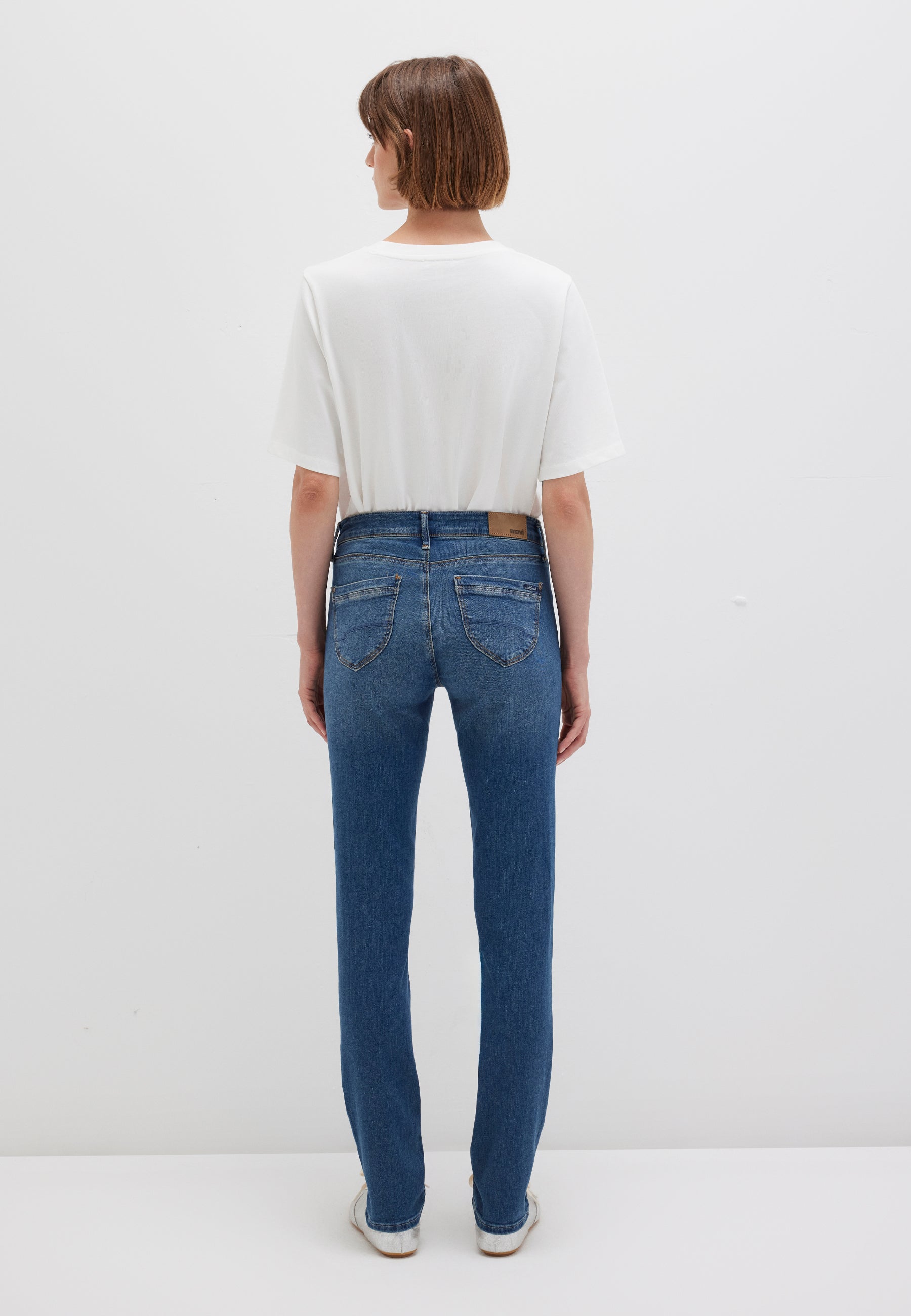 Sophie in Deep Memory Fit Jeans Mavi