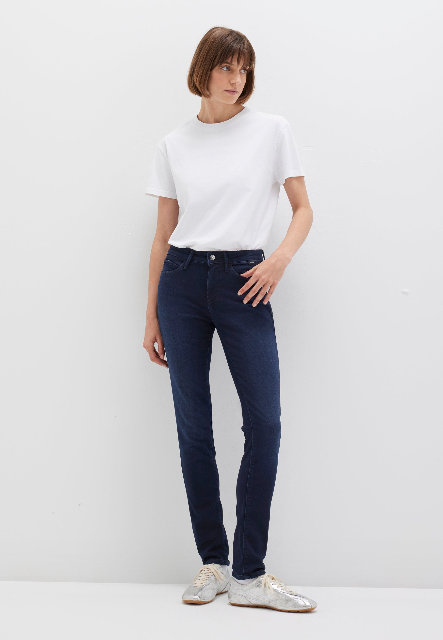 Sophie in Ink Uptown Sporty Jeans Mavi