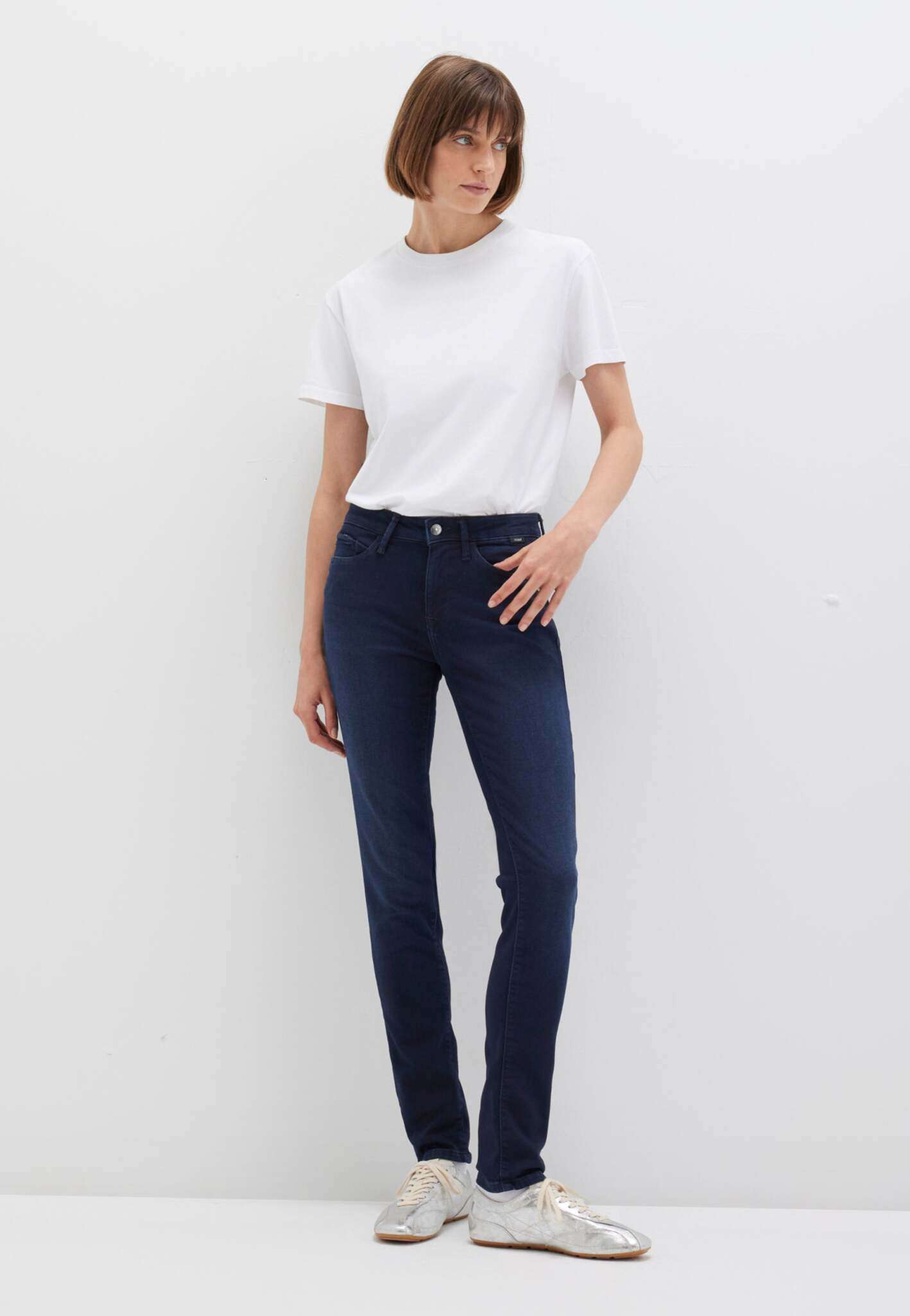 Sophie in Ink Uptown Sporty Jeans Mavi