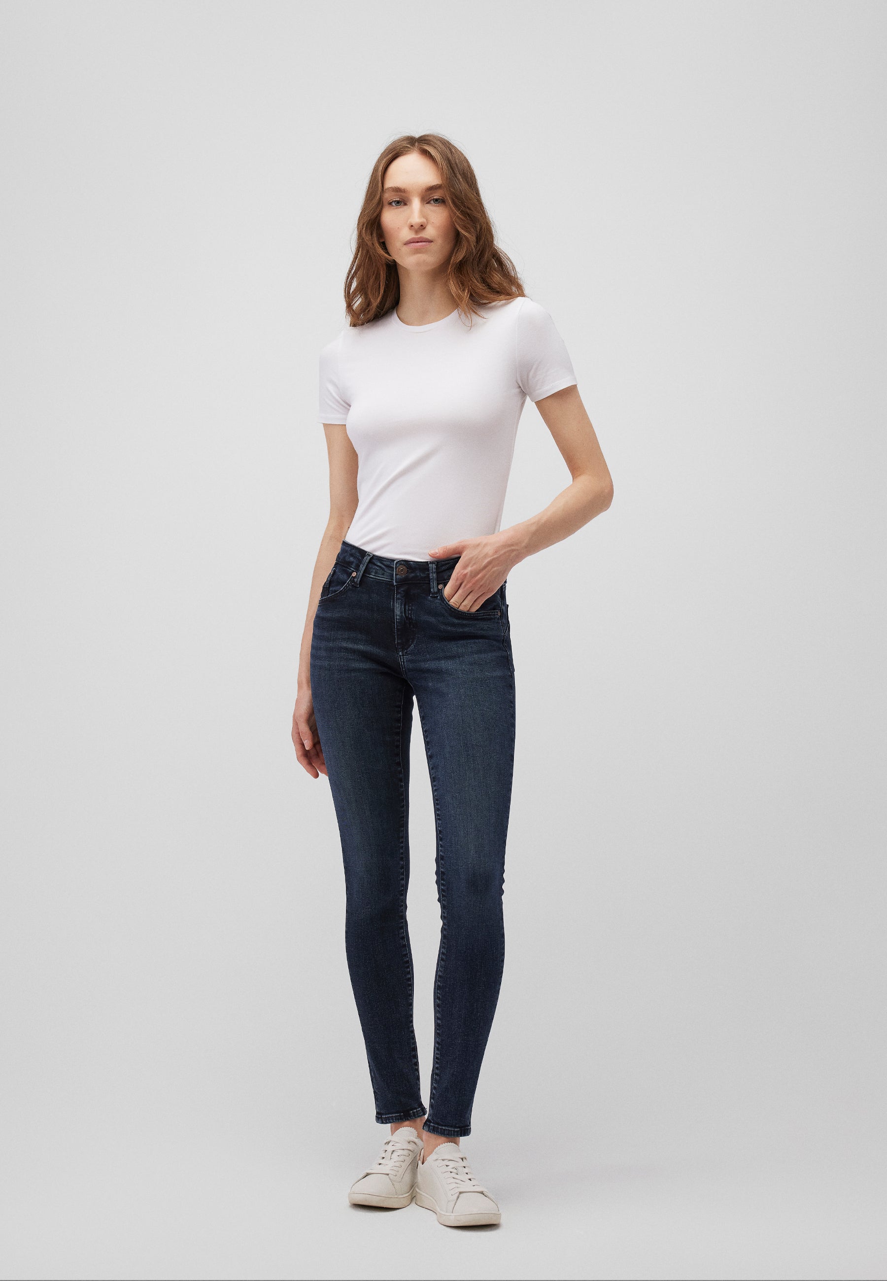 Adriana in Dark Ink Glam Jeans Mavi