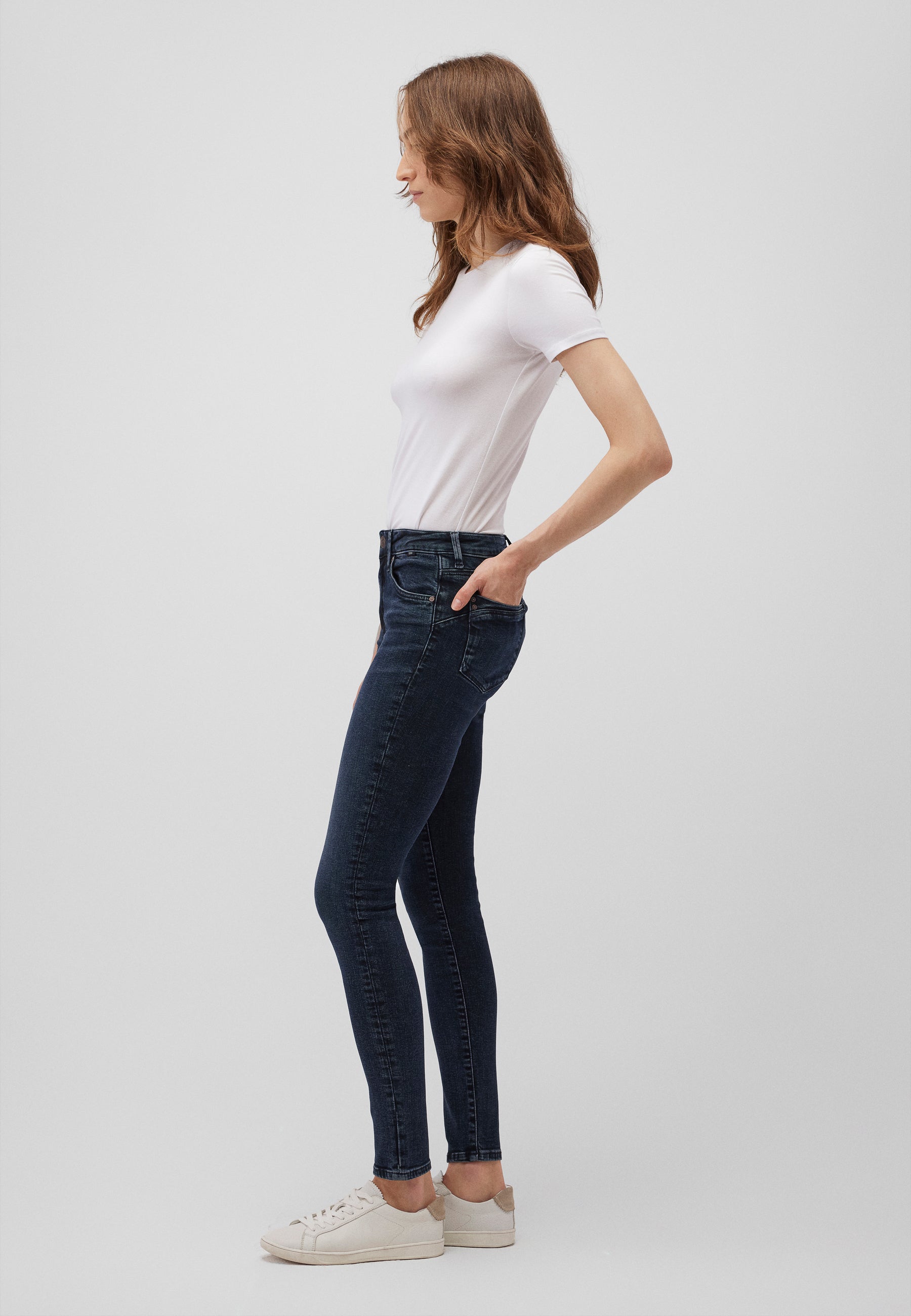 Adriana in Dark Ink Glam Jeans Mavi