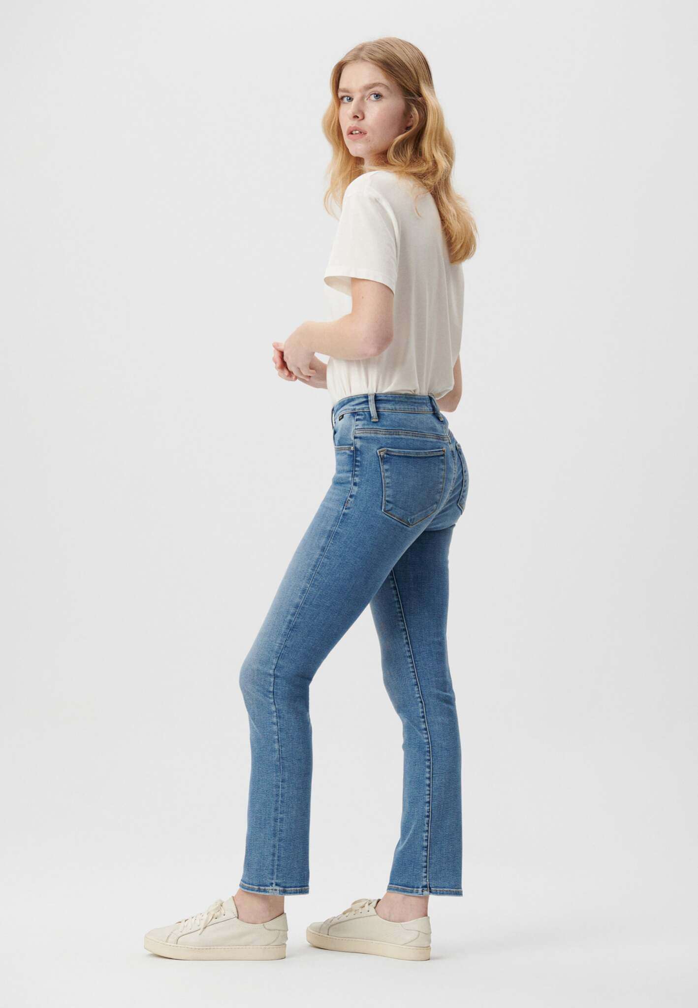 Kendra in Lt Brushed Super Shape Jeans Mavi