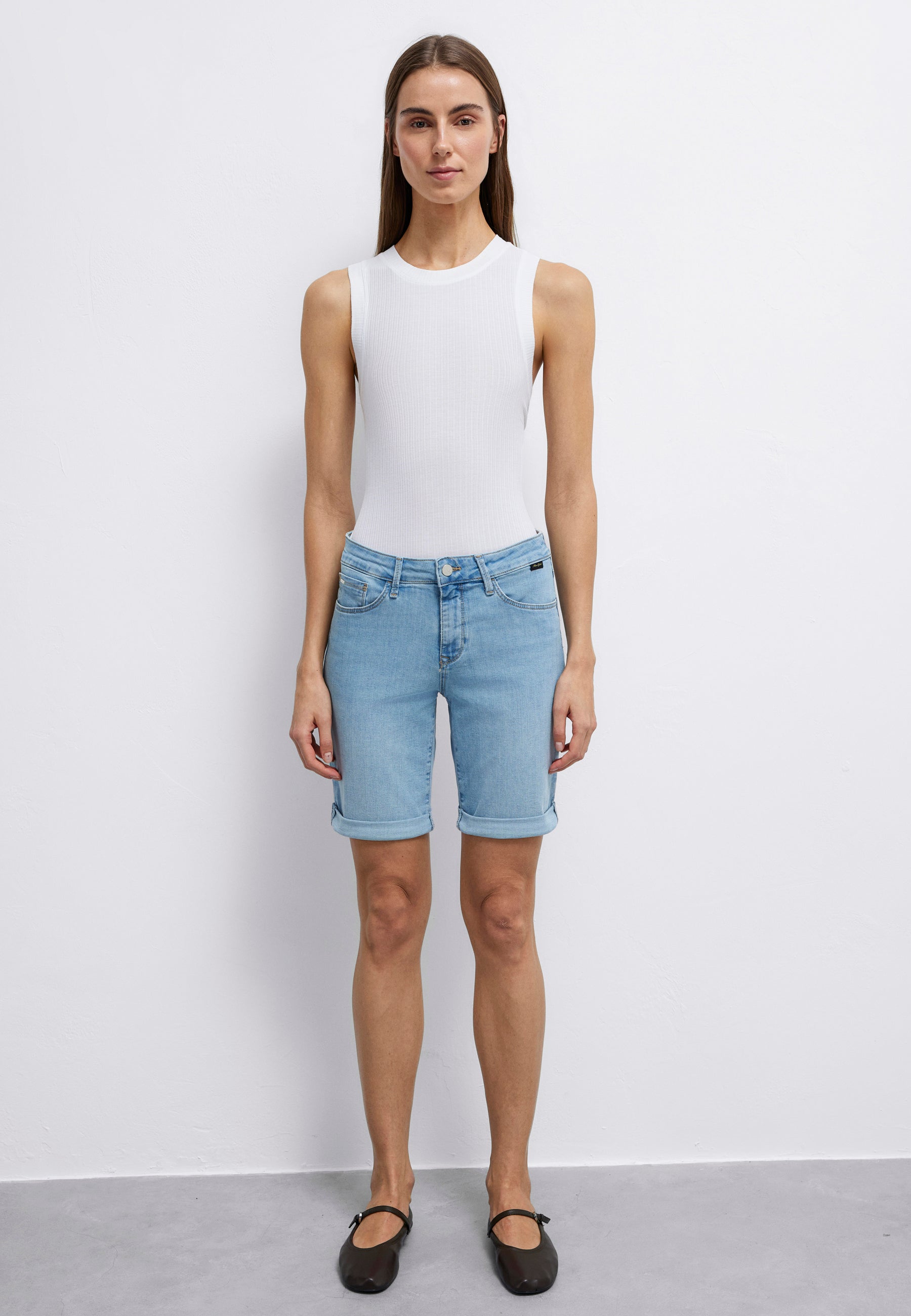 Alexis in Lt Blue Gold denim shorts Mavi