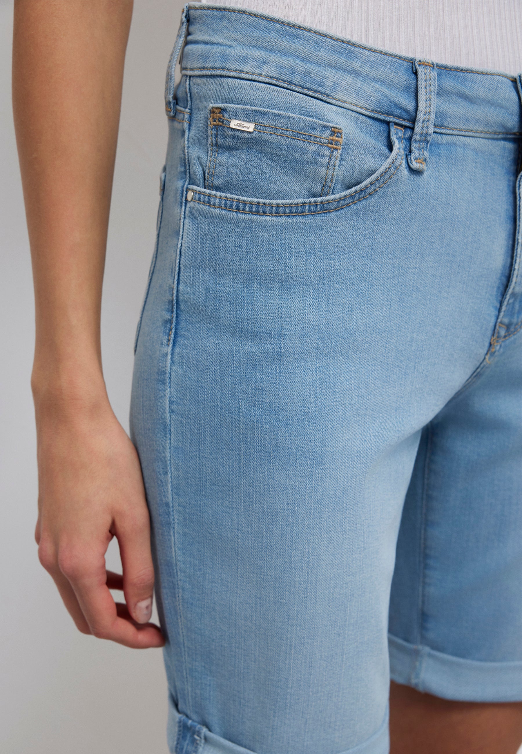 Alexis in Lt Blue Gold denim shorts Mavi