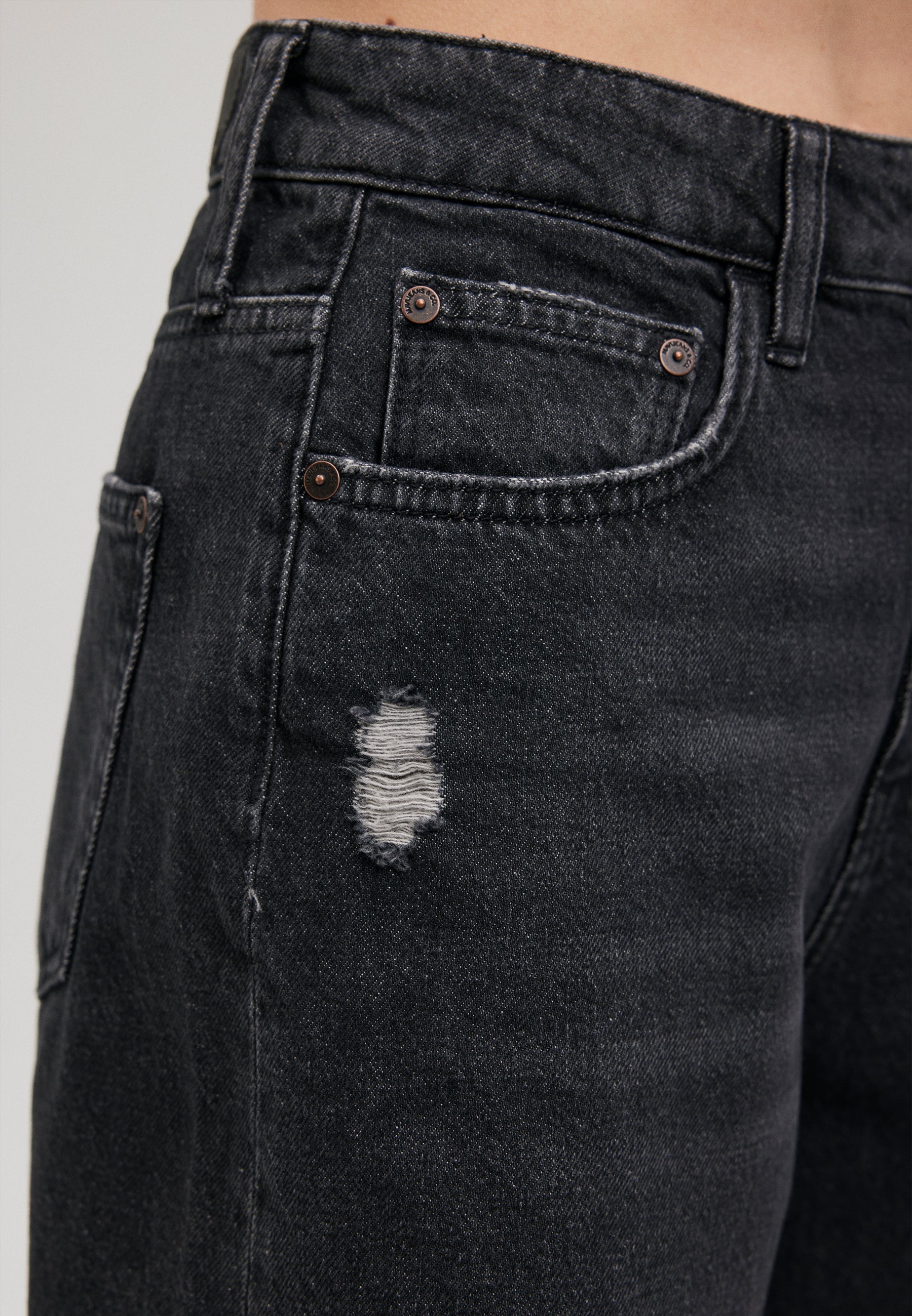 Millie in Smoke 90S denim shorts Mavi