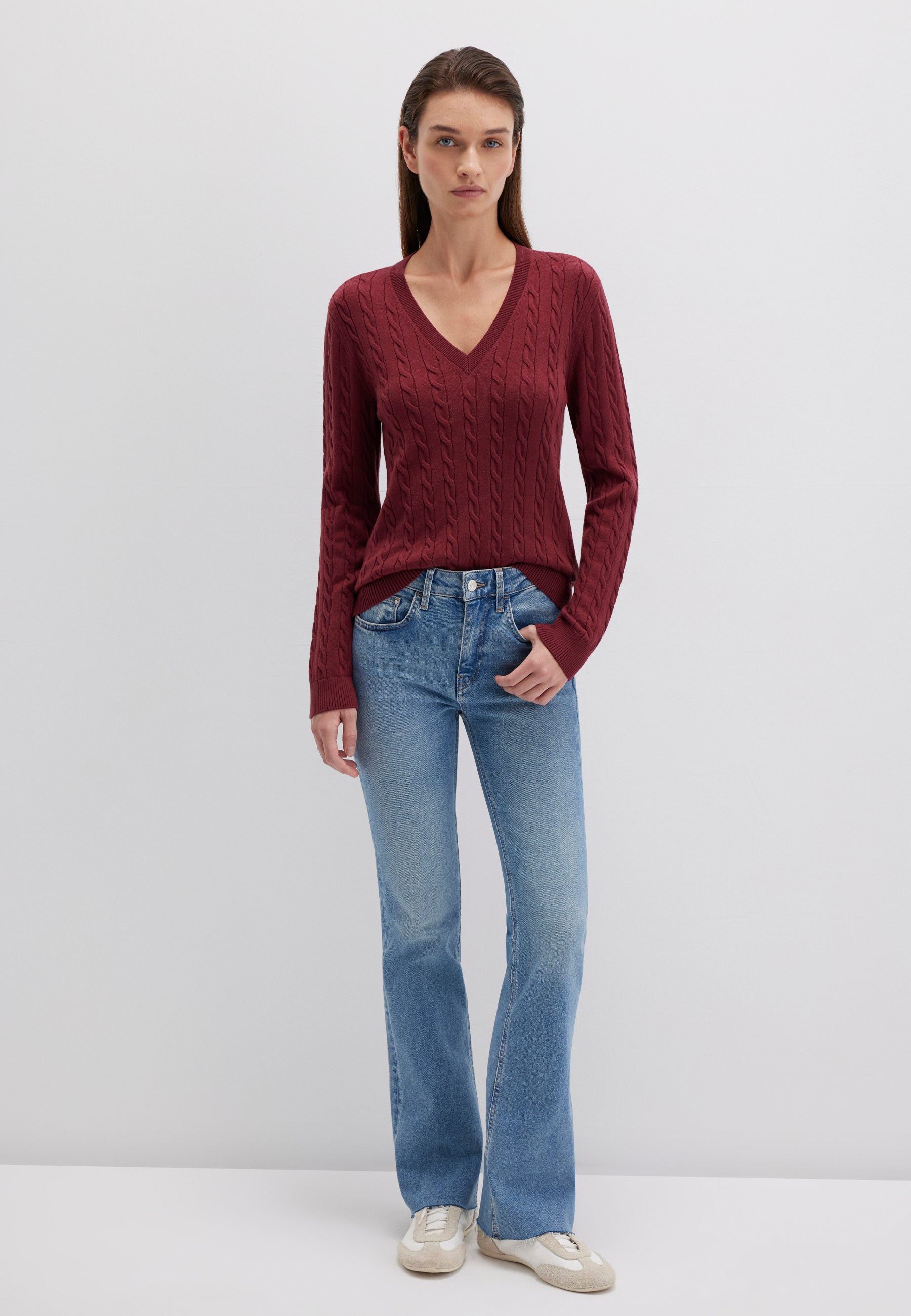 V-neck sweater in cordovan sweater Mavi