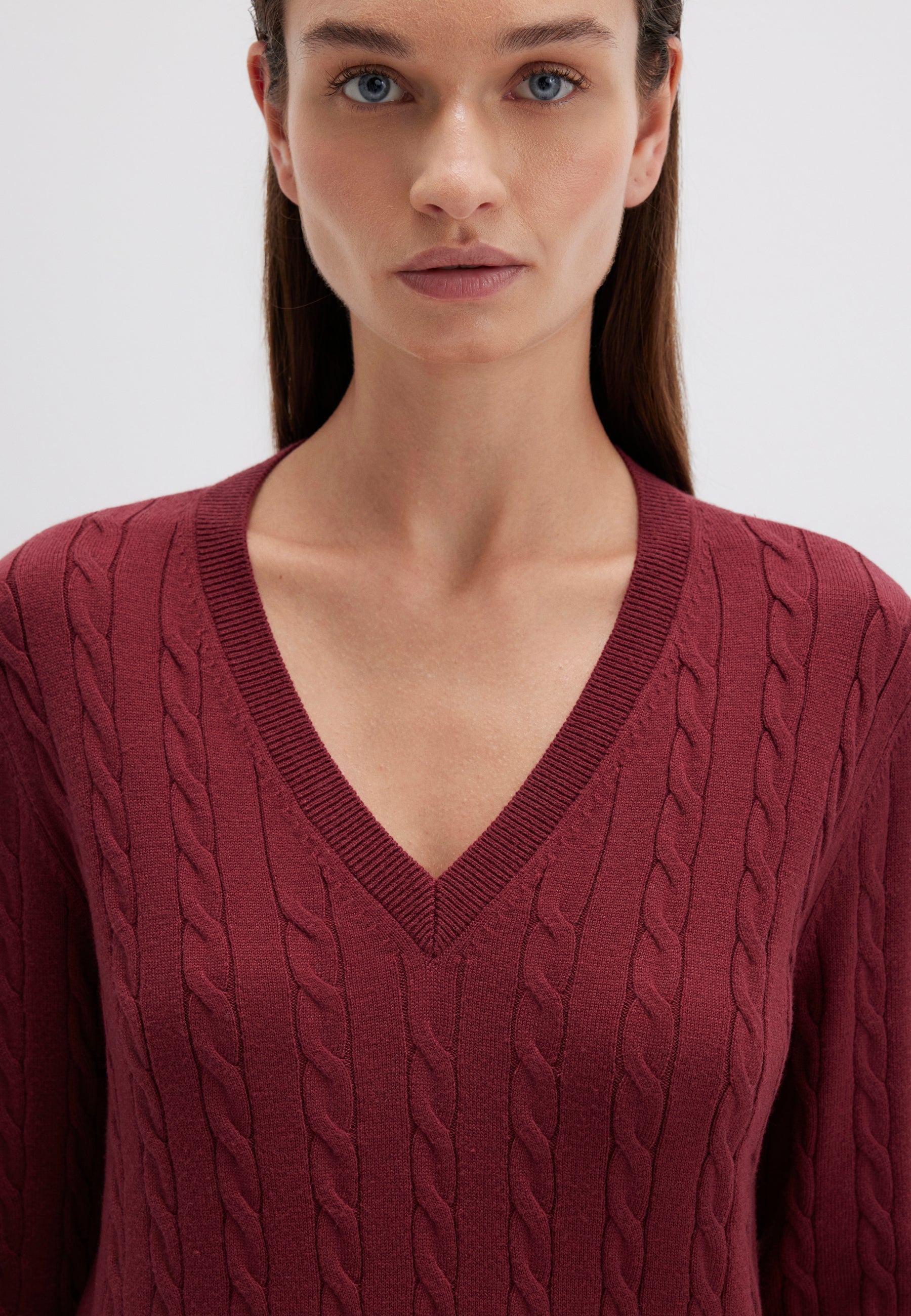 V-neck sweater in cordovan sweater Mavi