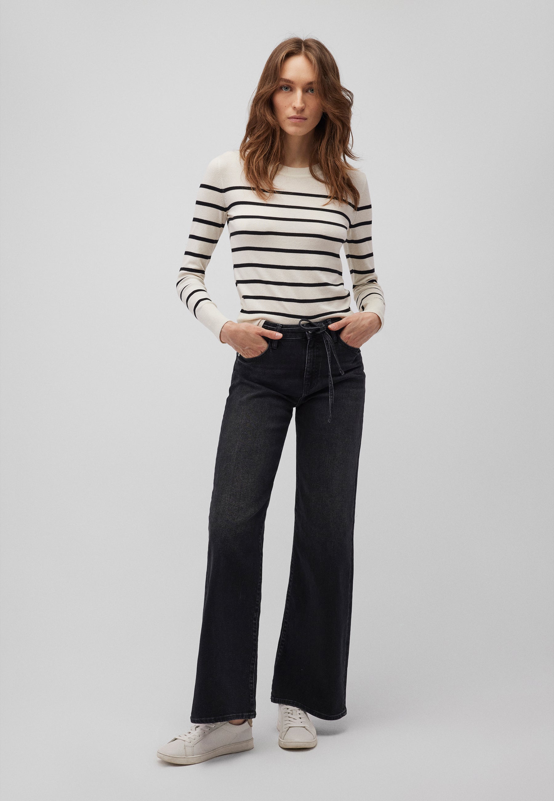 Crew Neck Sweater in Black Stripe Pullover Mavi