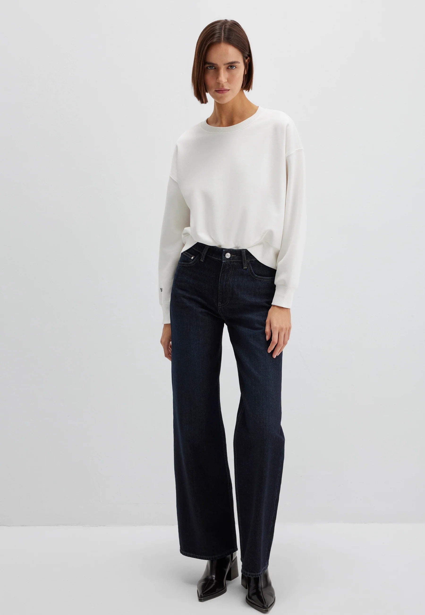 Crew Neck Sweatshirt in Antique White