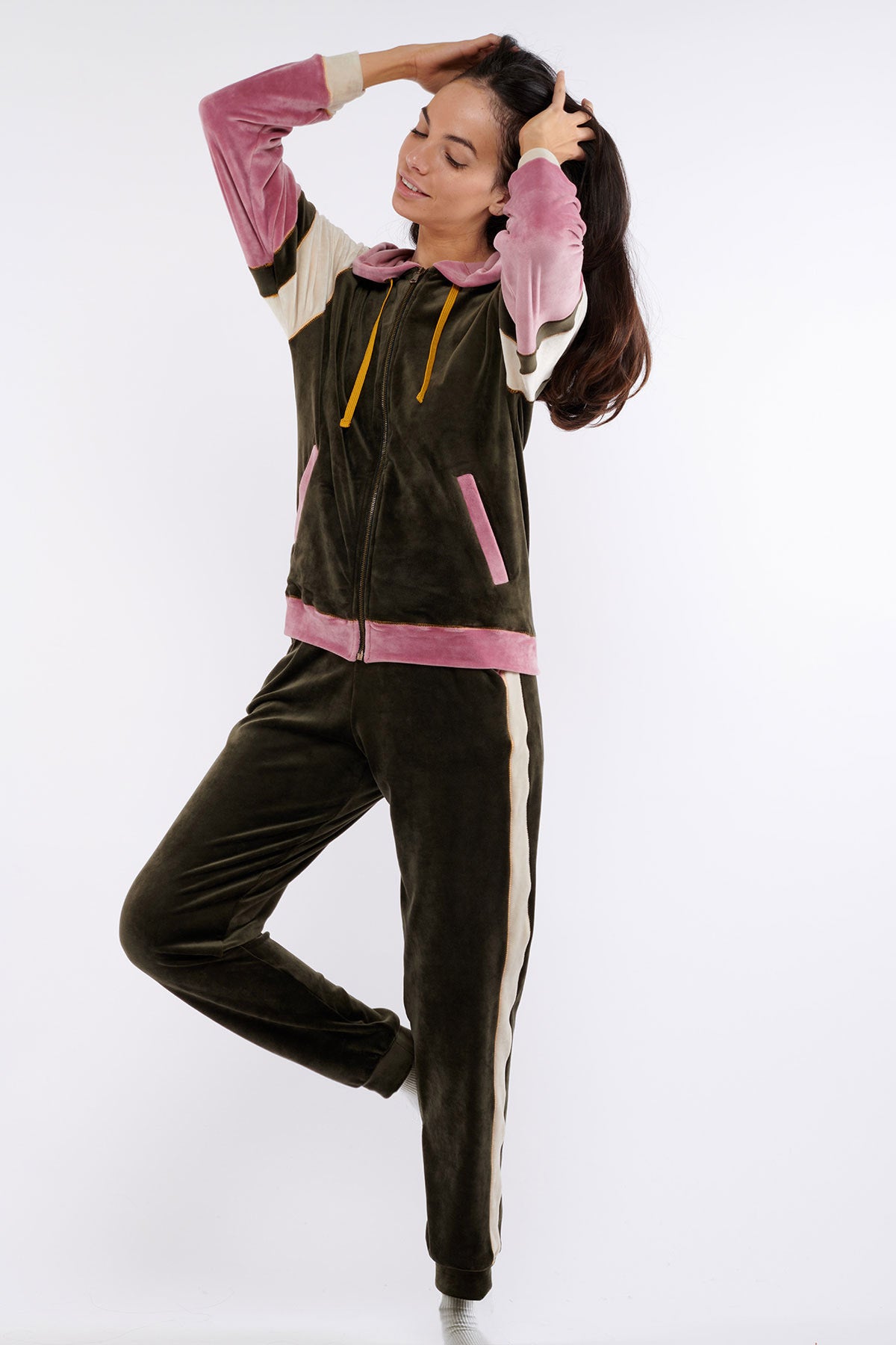 QUICKLY-WILDLAKE Velvet pants in khaki Pants Banana Moon