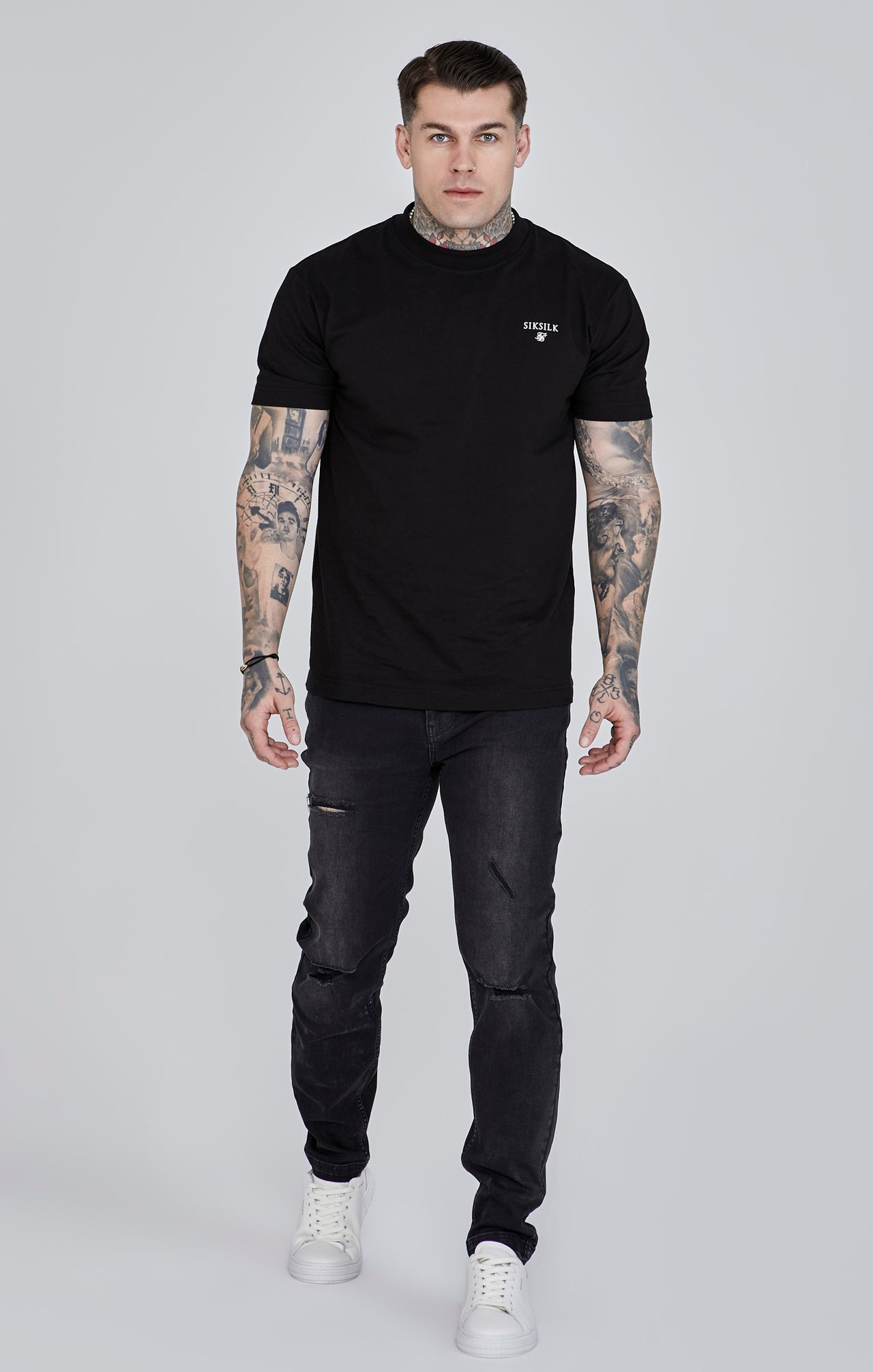 Distressed slim fit jeans in black Jeans SikSilk