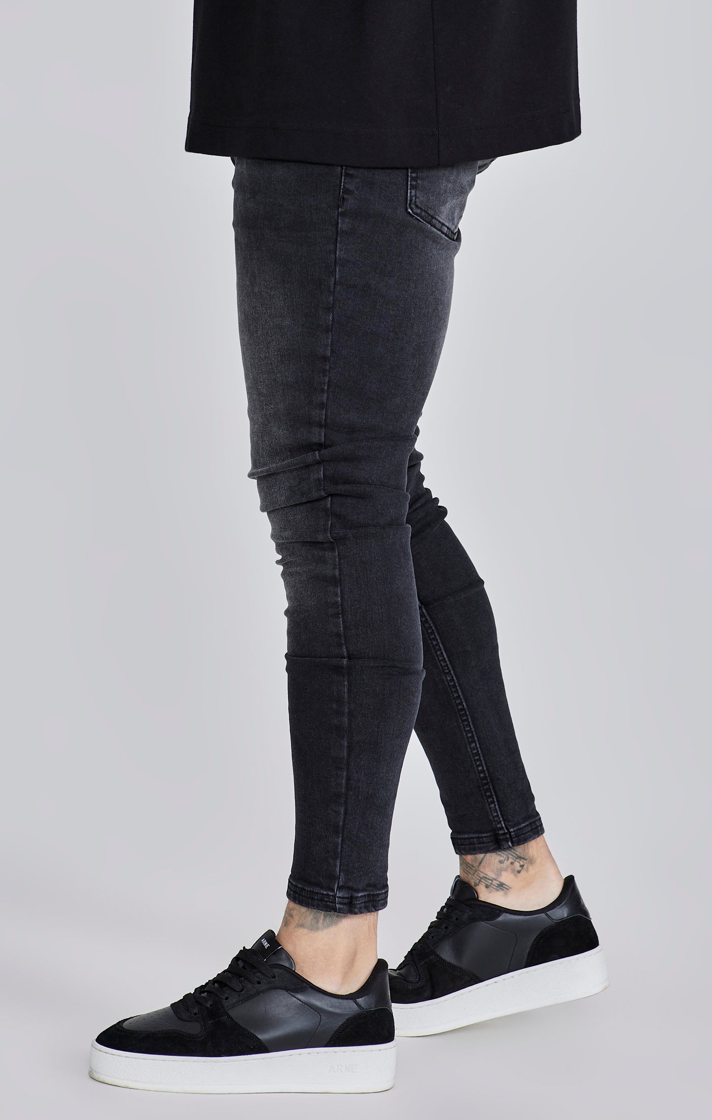 Skinny Jeans in Washed Black Jeans SikSilk