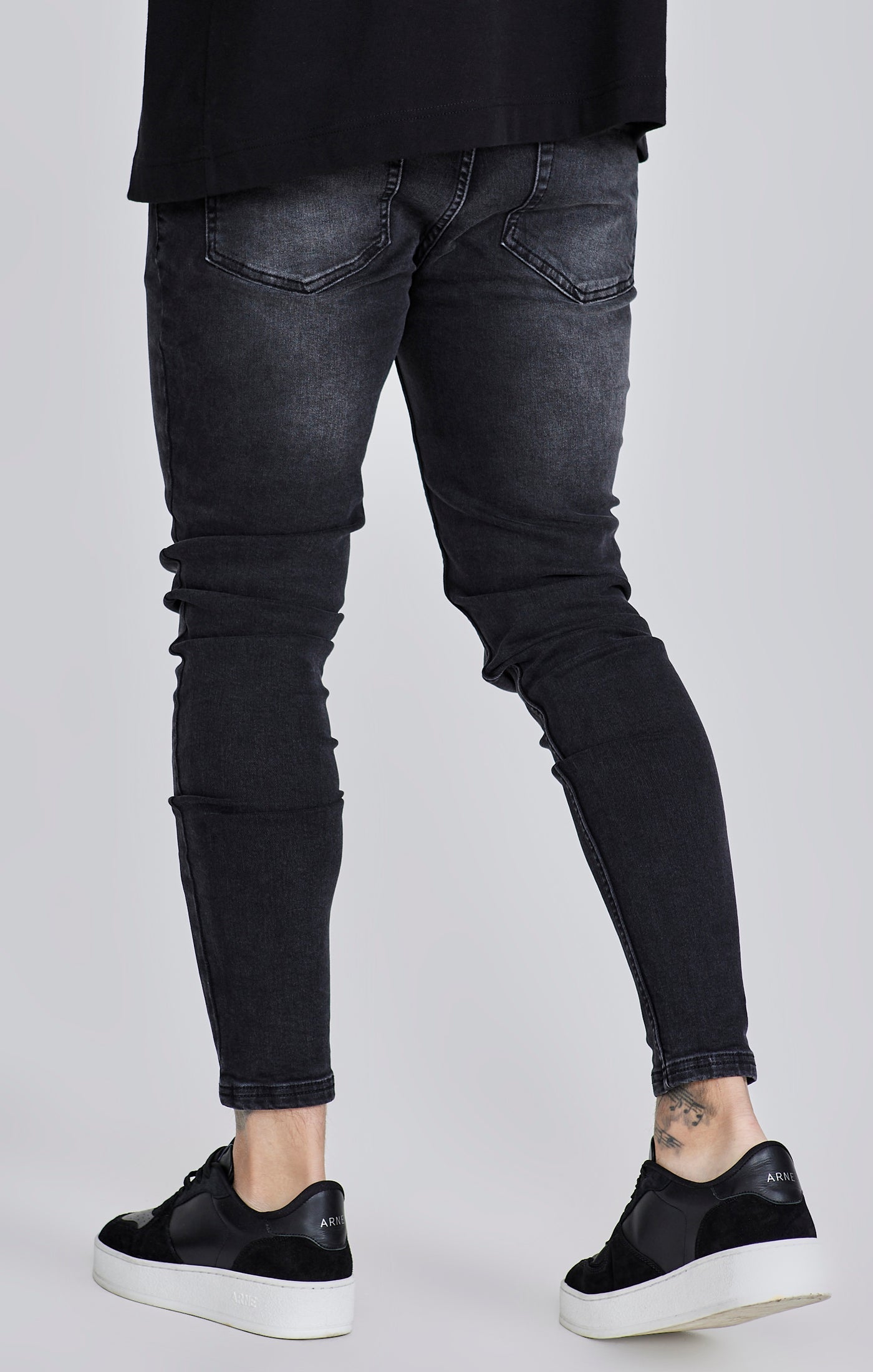 Skinny Jeans in Washed Black Jeans SikSilk