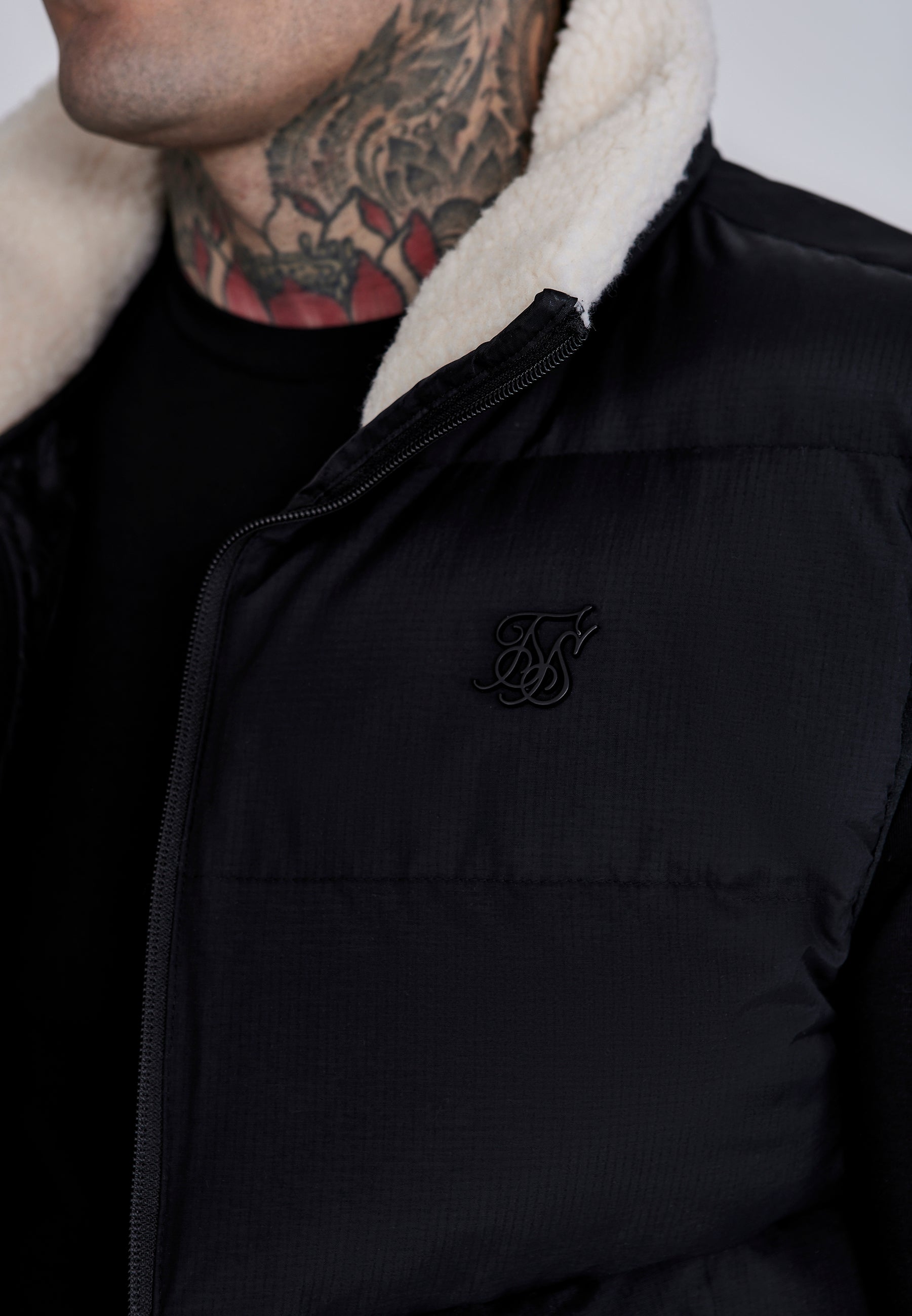 Gilet in Black Jackets SikSilk