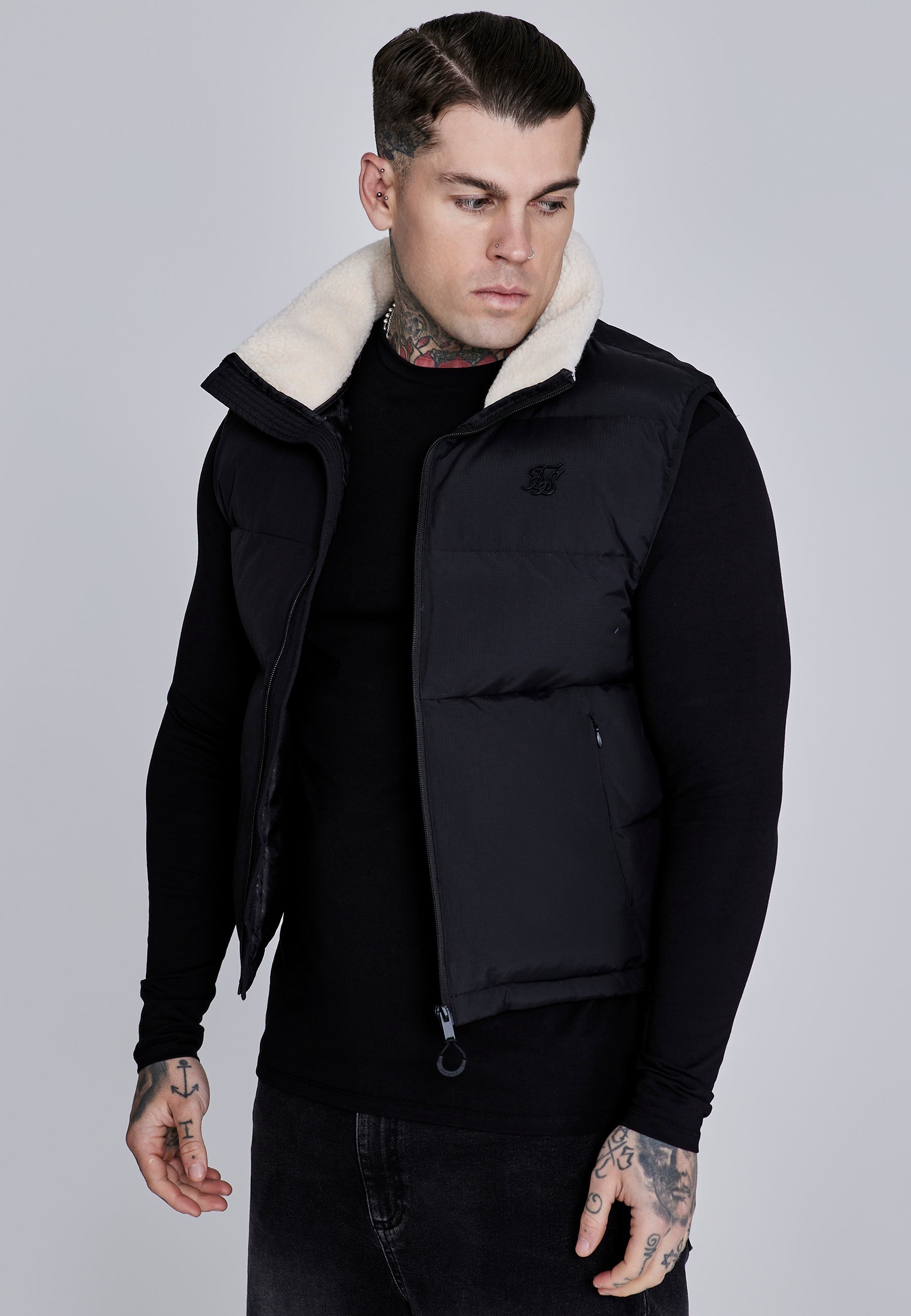 Gilet in Black Jackets SikSilk