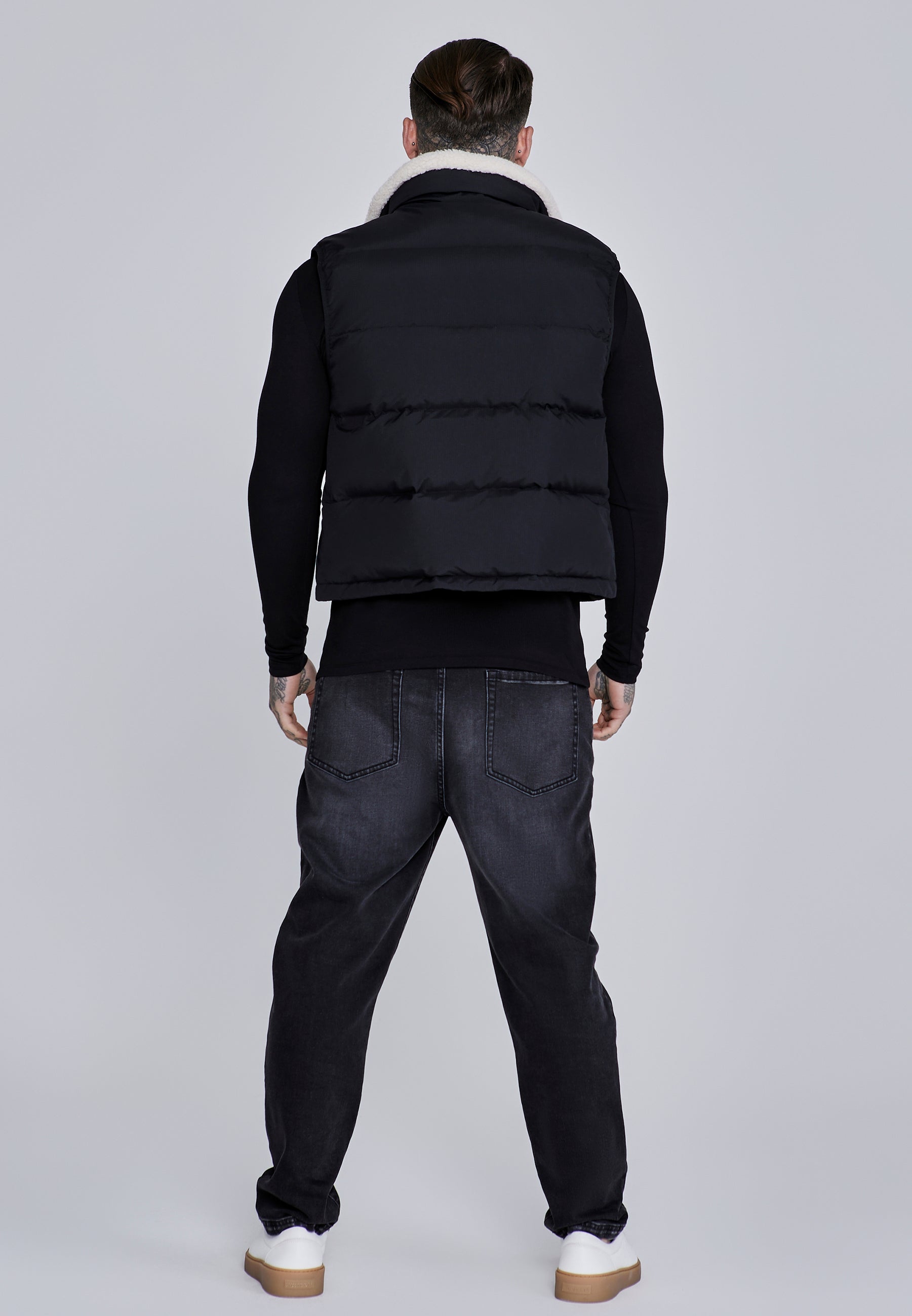 Gilet in Black Jackets SikSilk