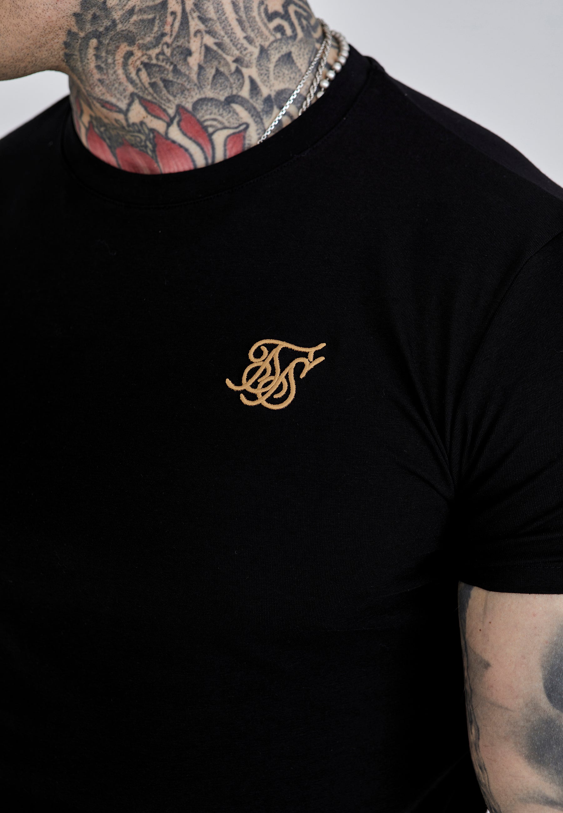 Muscle Fit T-Shirt in Black T-Shirts SikSilk