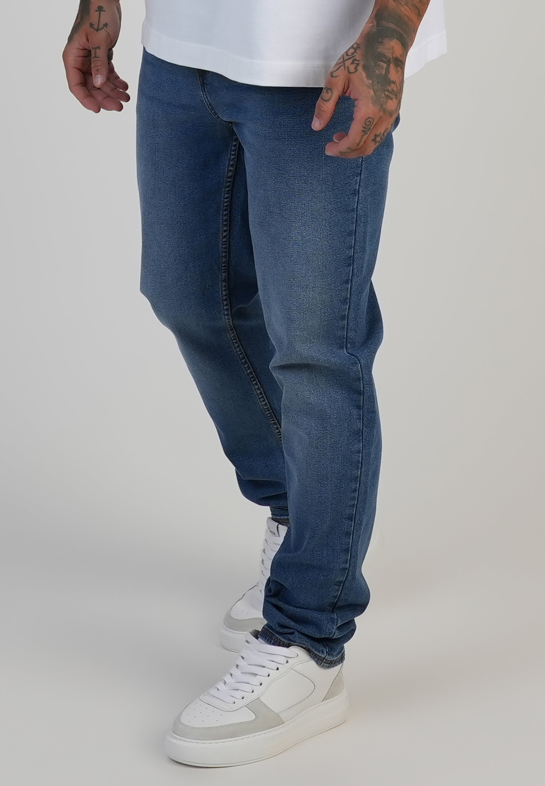 Slim fit jeans in washed mid blue