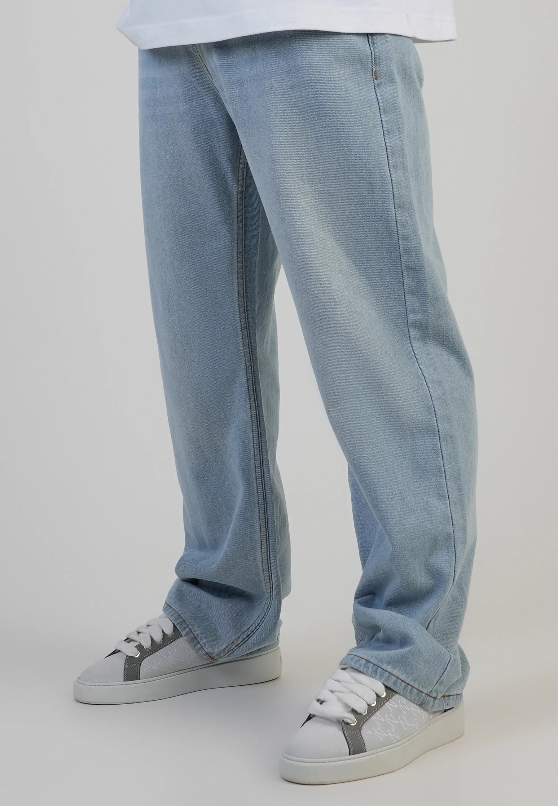 Loose fit jeans in washed light blue