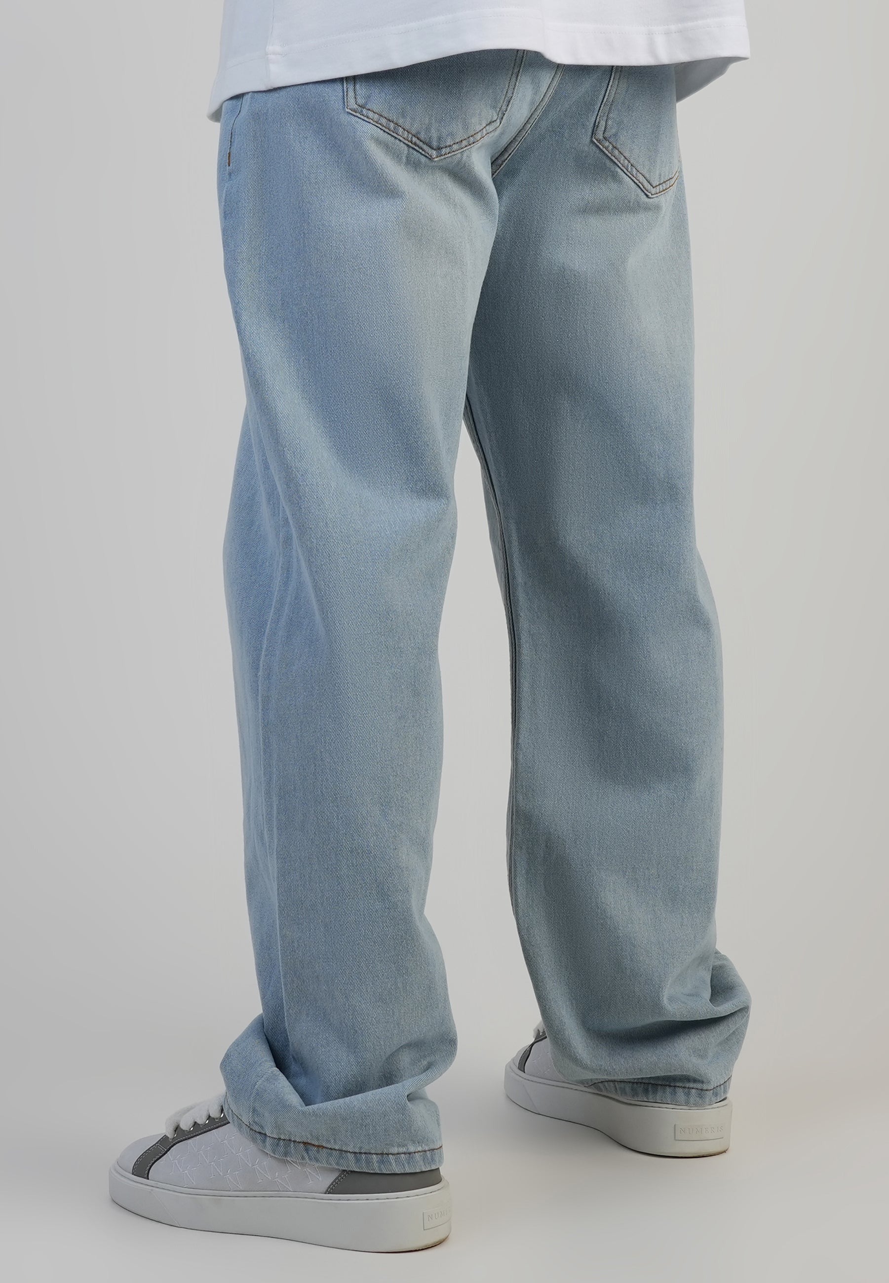 Loose fit jeans in washed light blue
