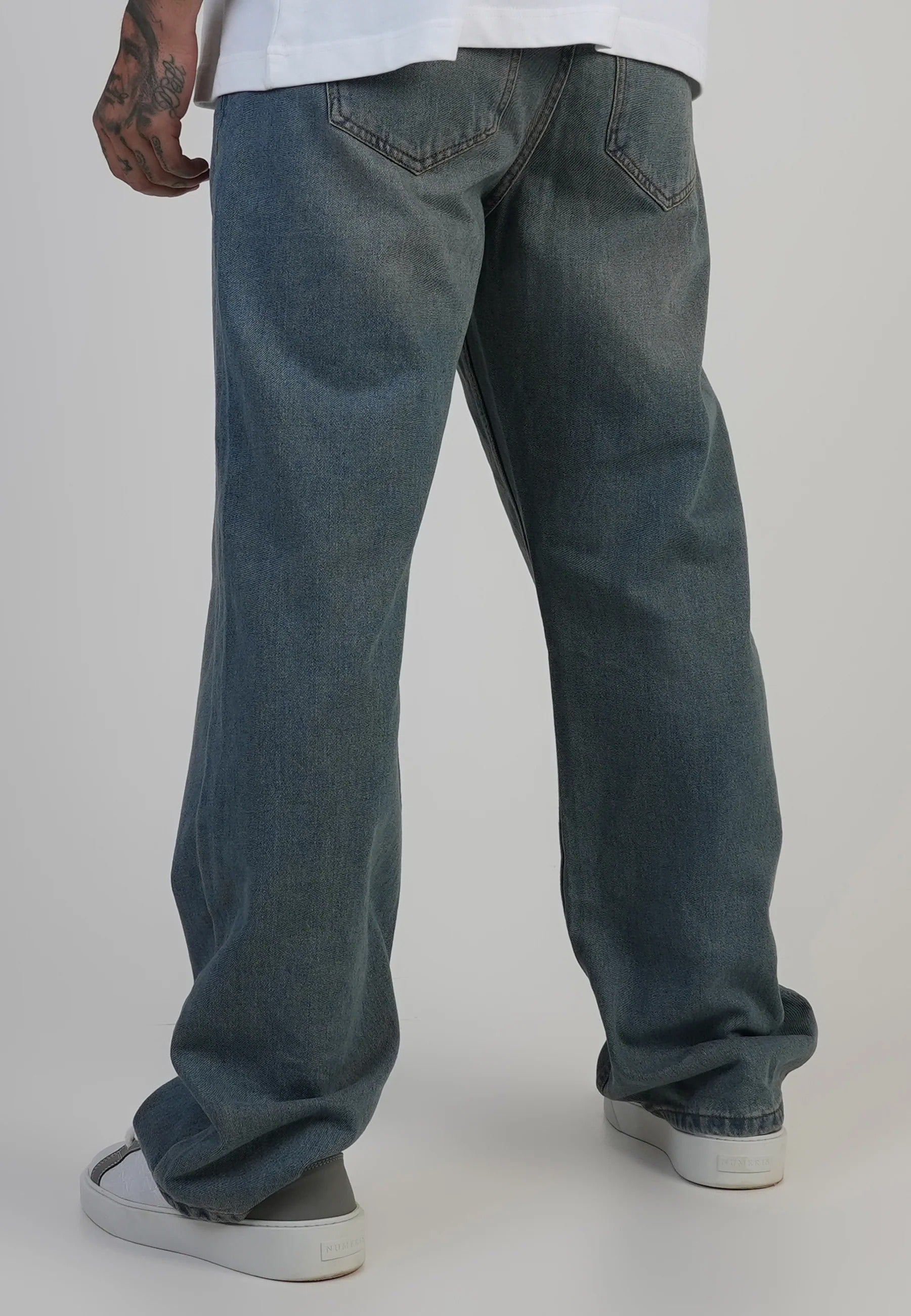 Loose fit jeans in washed vintage blue