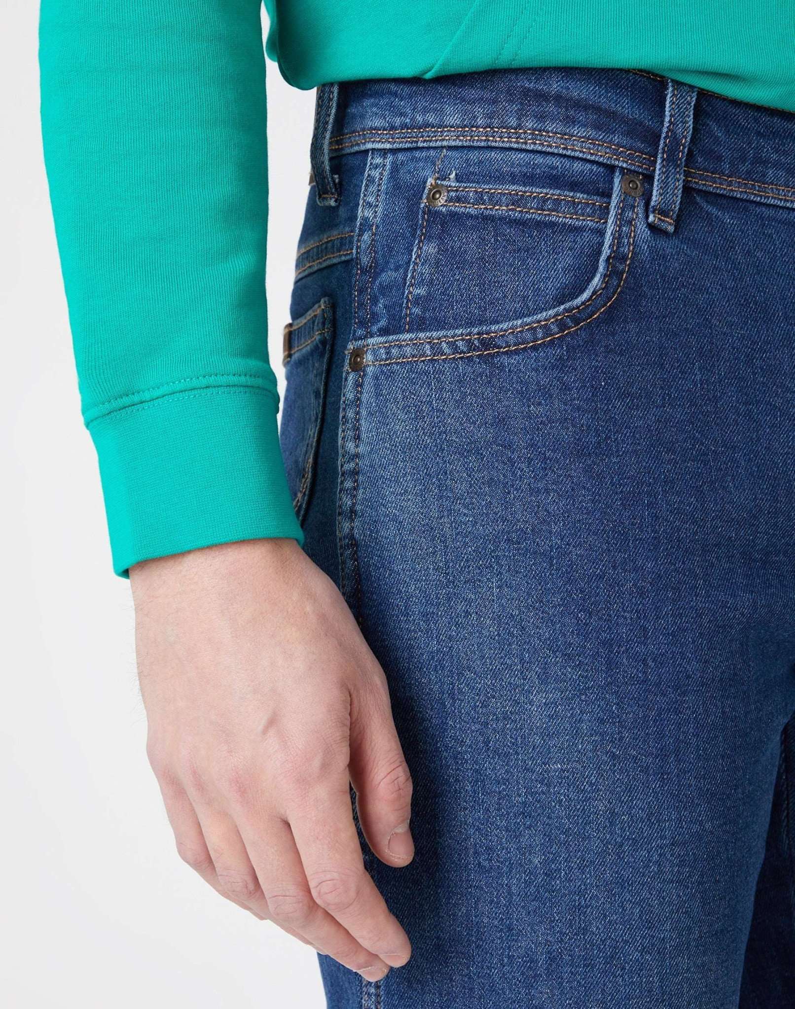 Regular Fit Low Stretch in Darkstone Jeans Wrangler