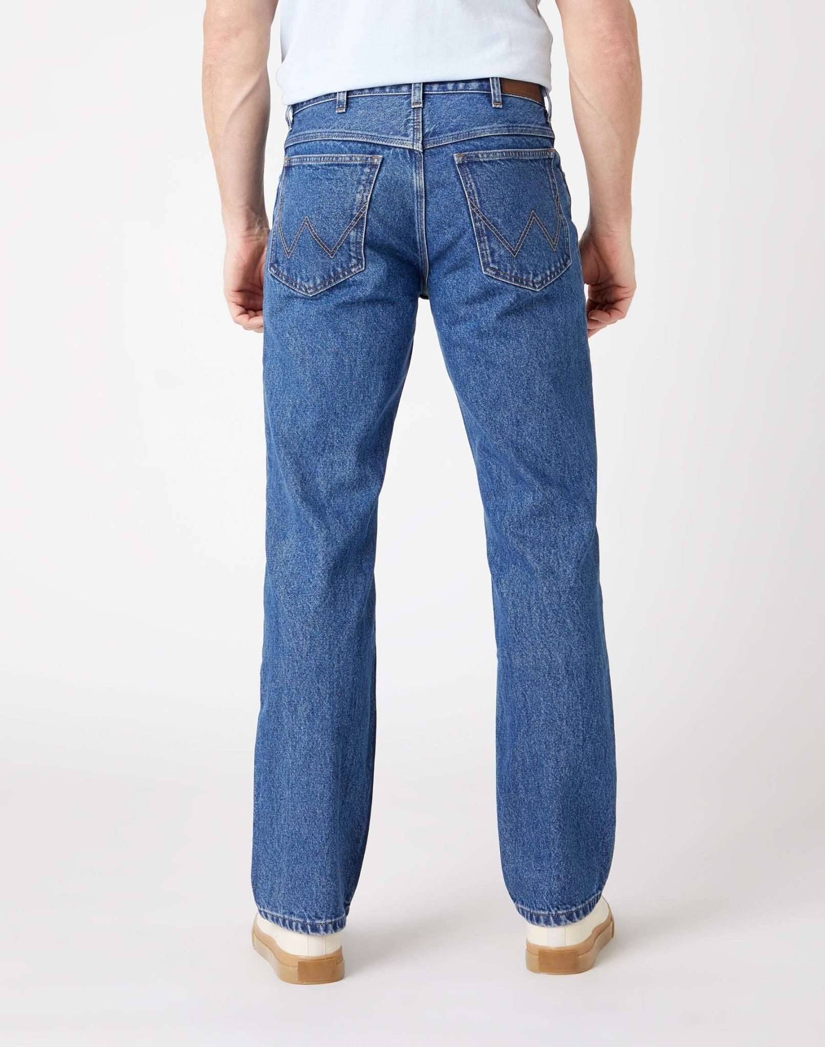Straight Non Stretch in Medium Stonewash Jeans Wrangler