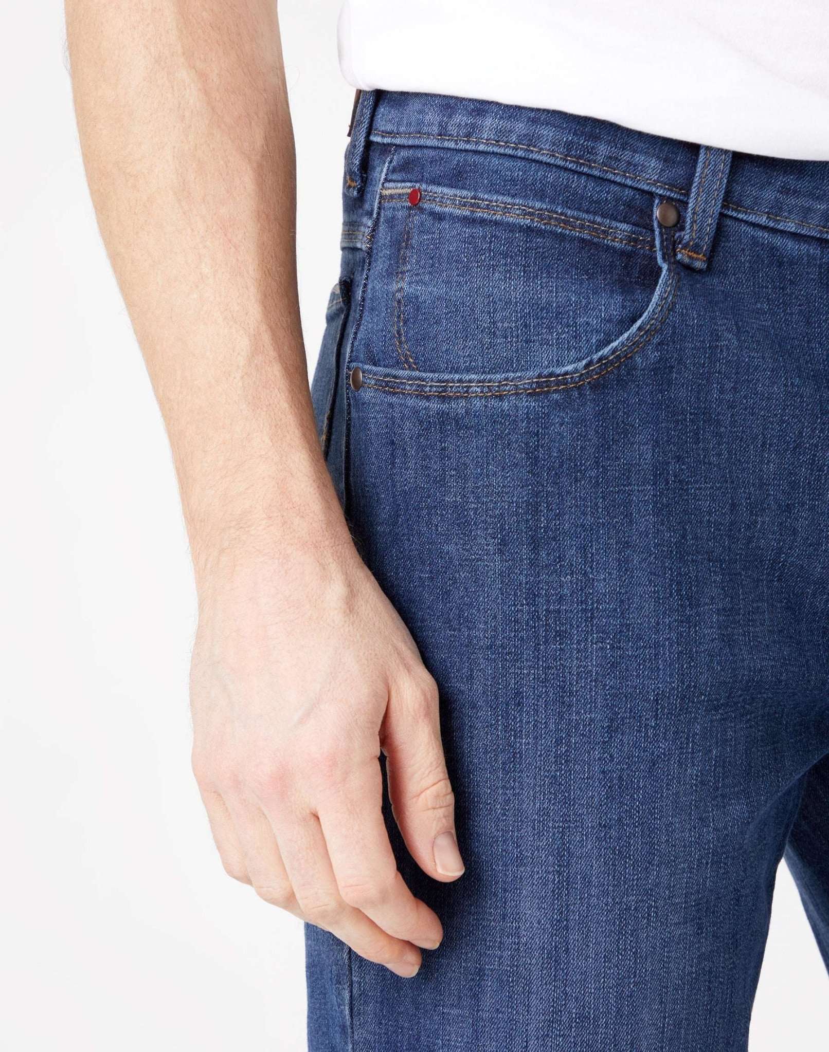 Straight Low Stretch in Dark Stone Jeans Wrangler