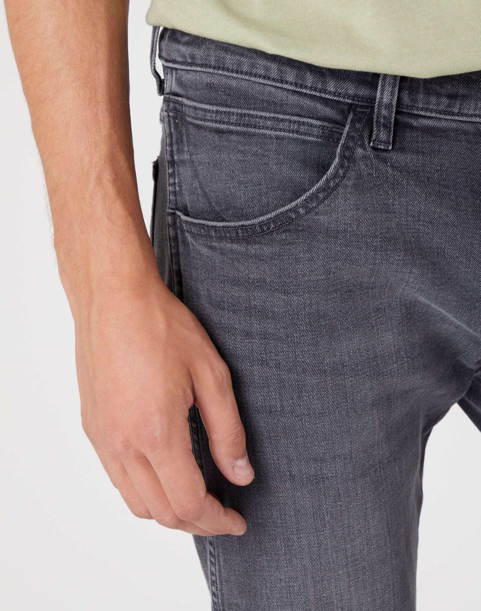 Bryson Medium Stretch in Blackout Jeans Wrangler