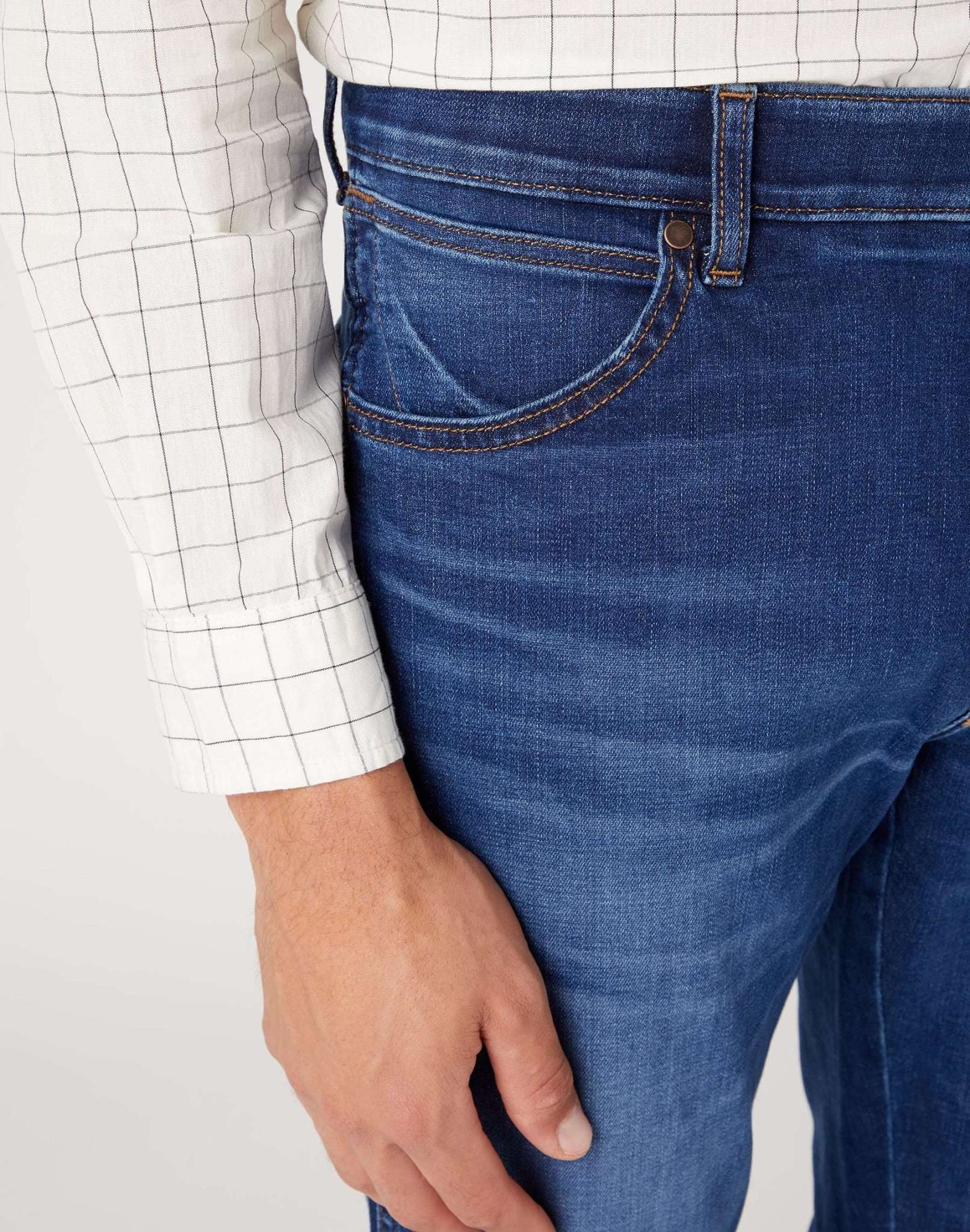 River in Rodeo Bull Jeans Wrangler