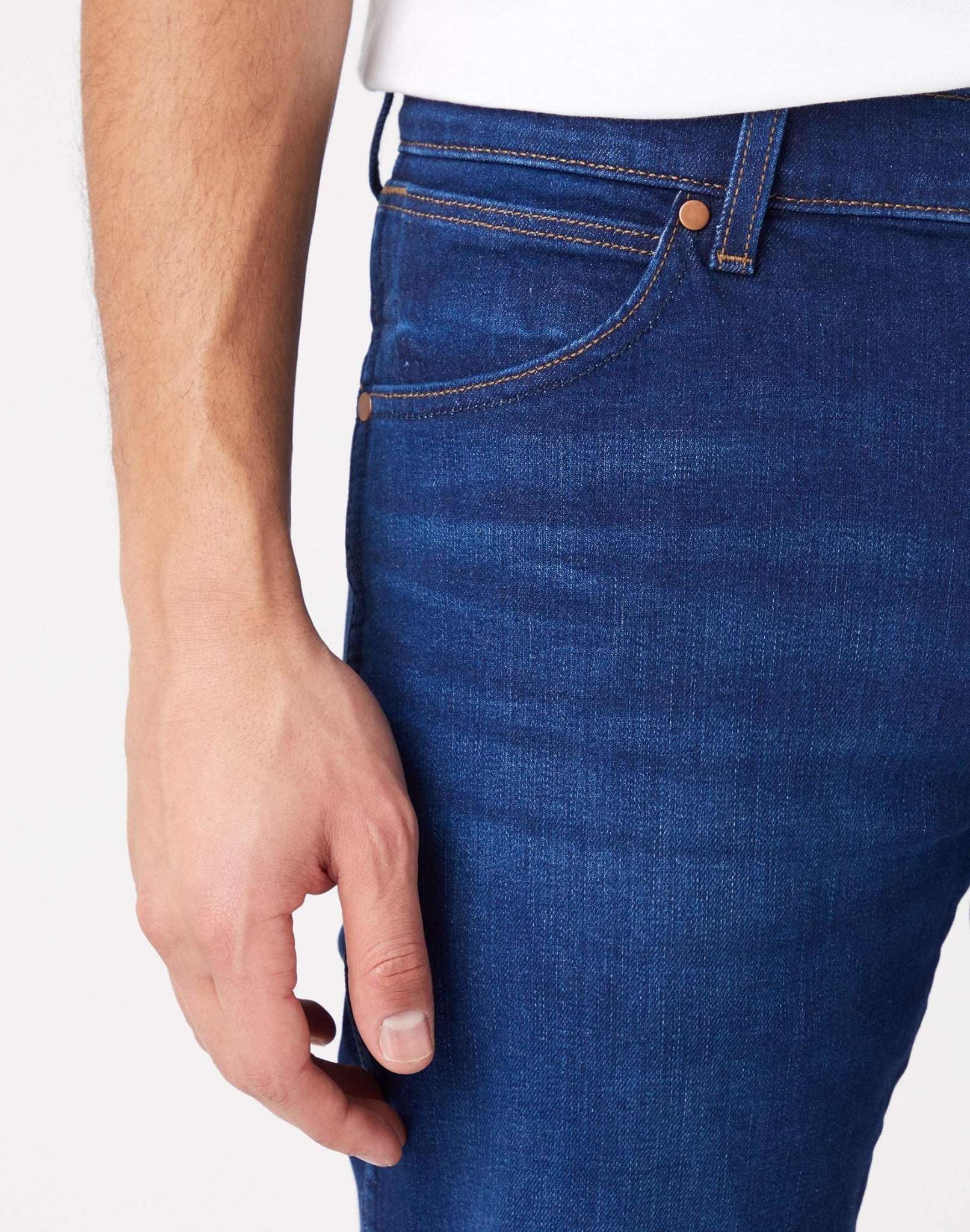 Larston Medium Stretch in The Bullseye Jeans Wrangler