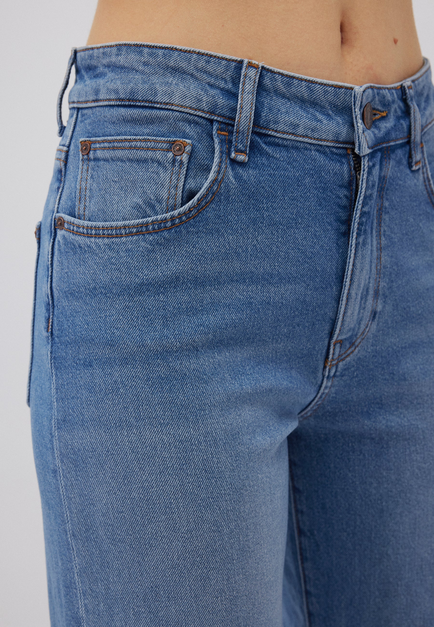 Malibu in Mid Indigo Brushed 90s Jeans Mavi
