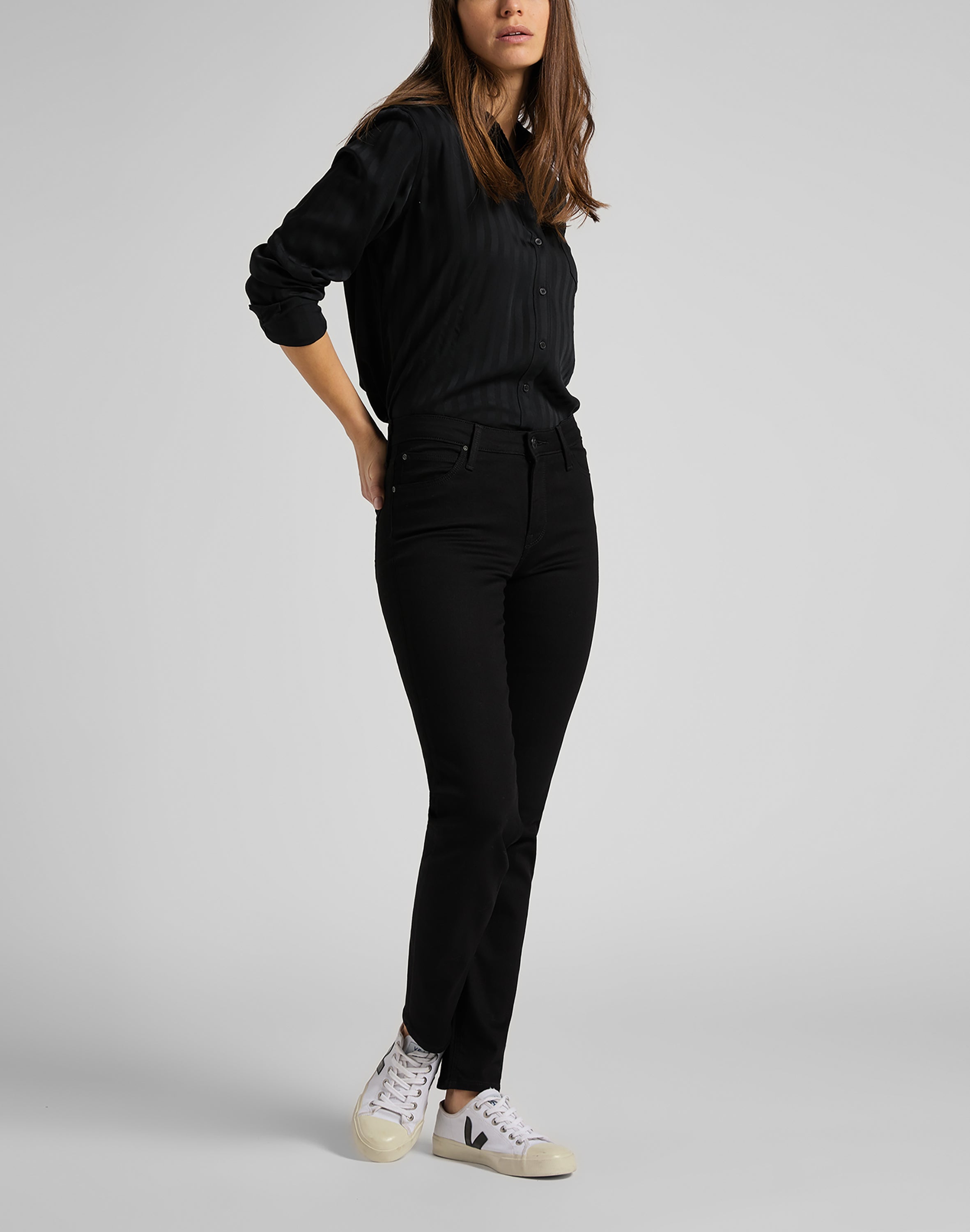 Elly in Black Rinse Jeans Lee