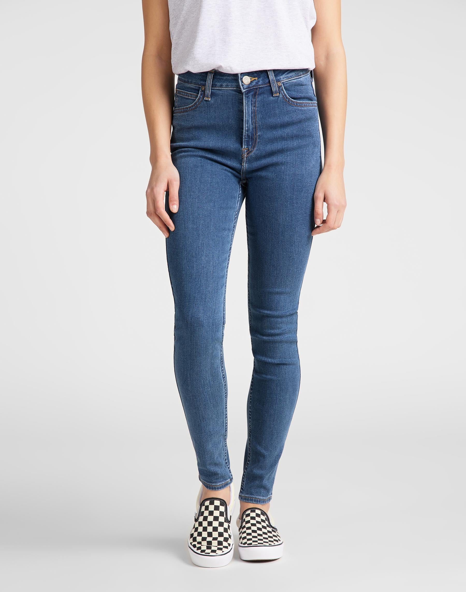Ivy in Clean Play Jeans Lee