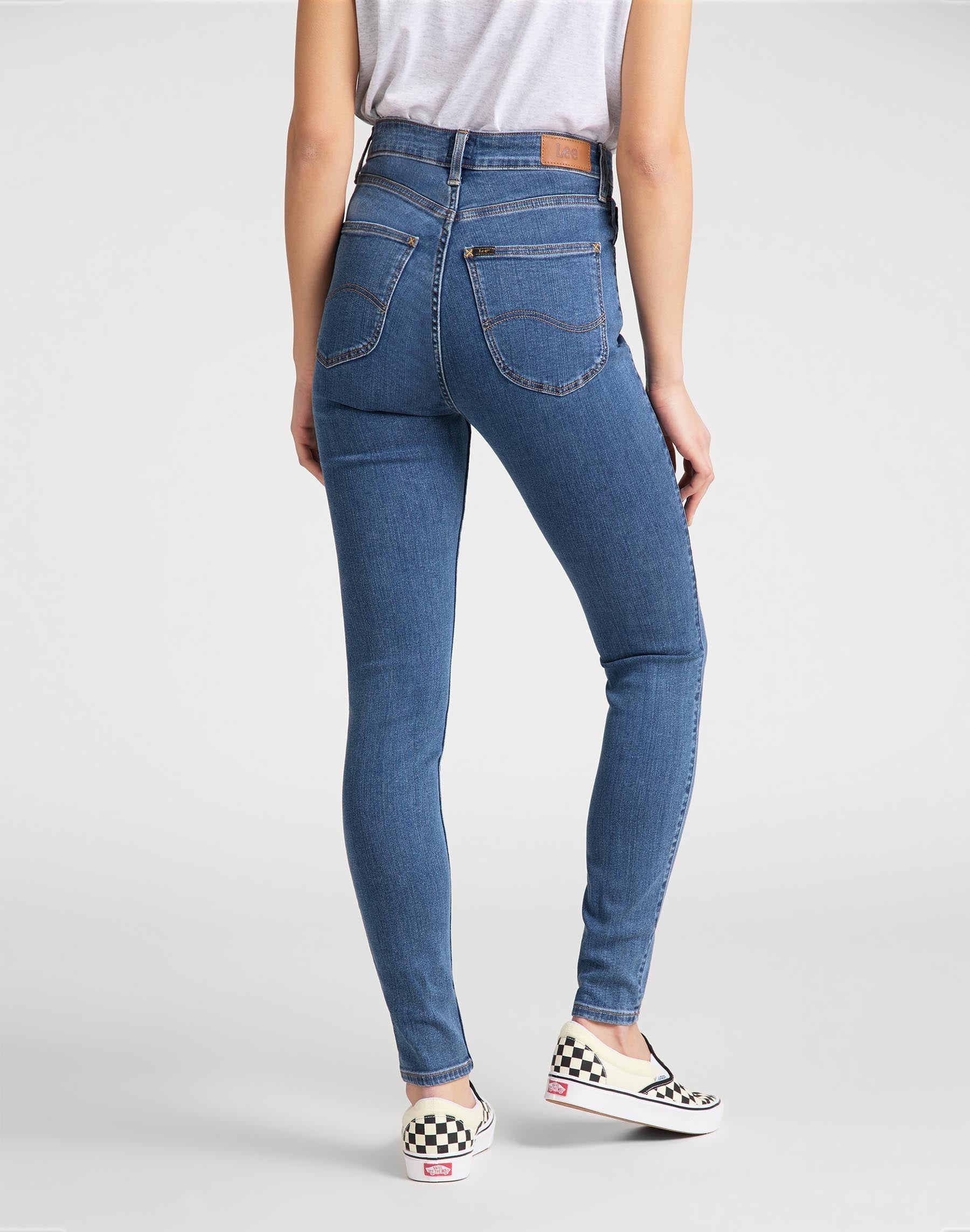 Ivy in Clean Play Jeans Lee