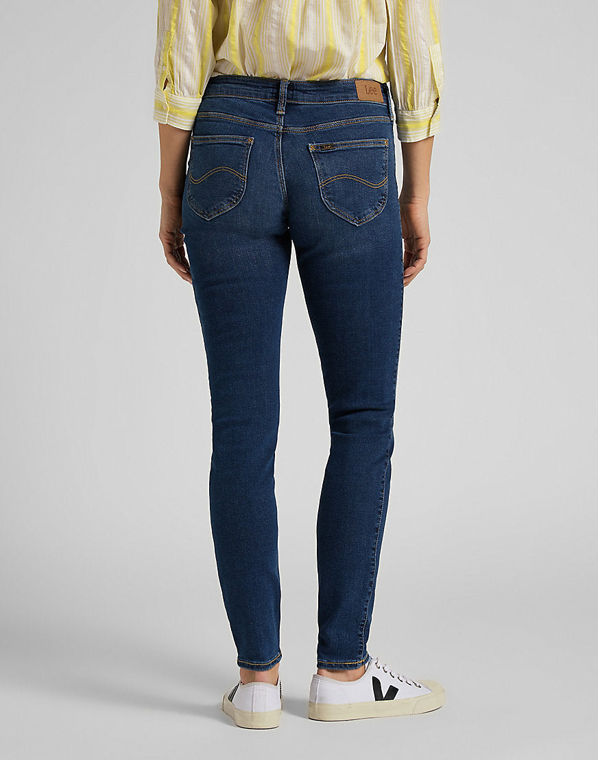 Scarlett in Mid Martha Jeans Lee