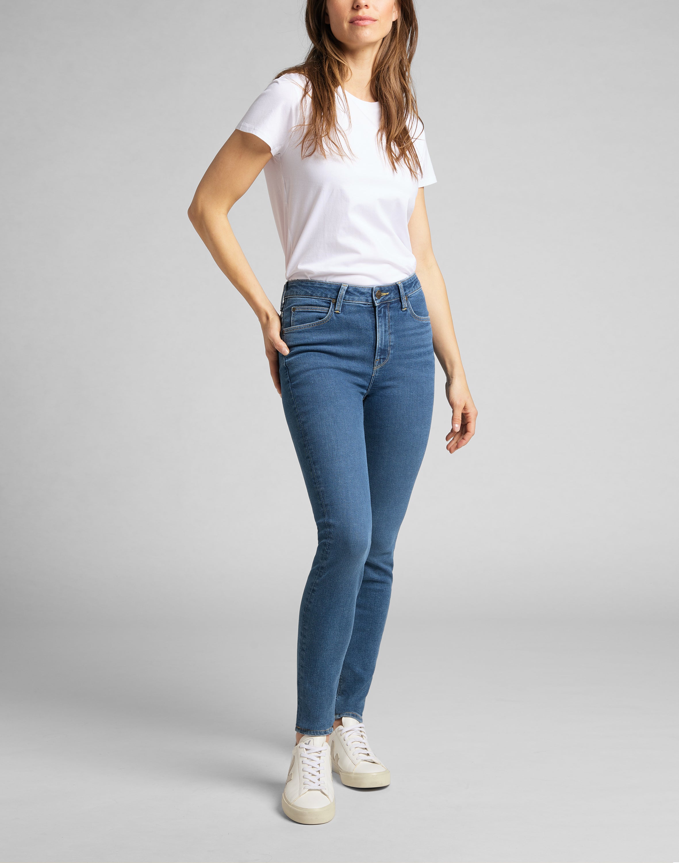 Scarlett High in Mid Madison Jeans Lee
