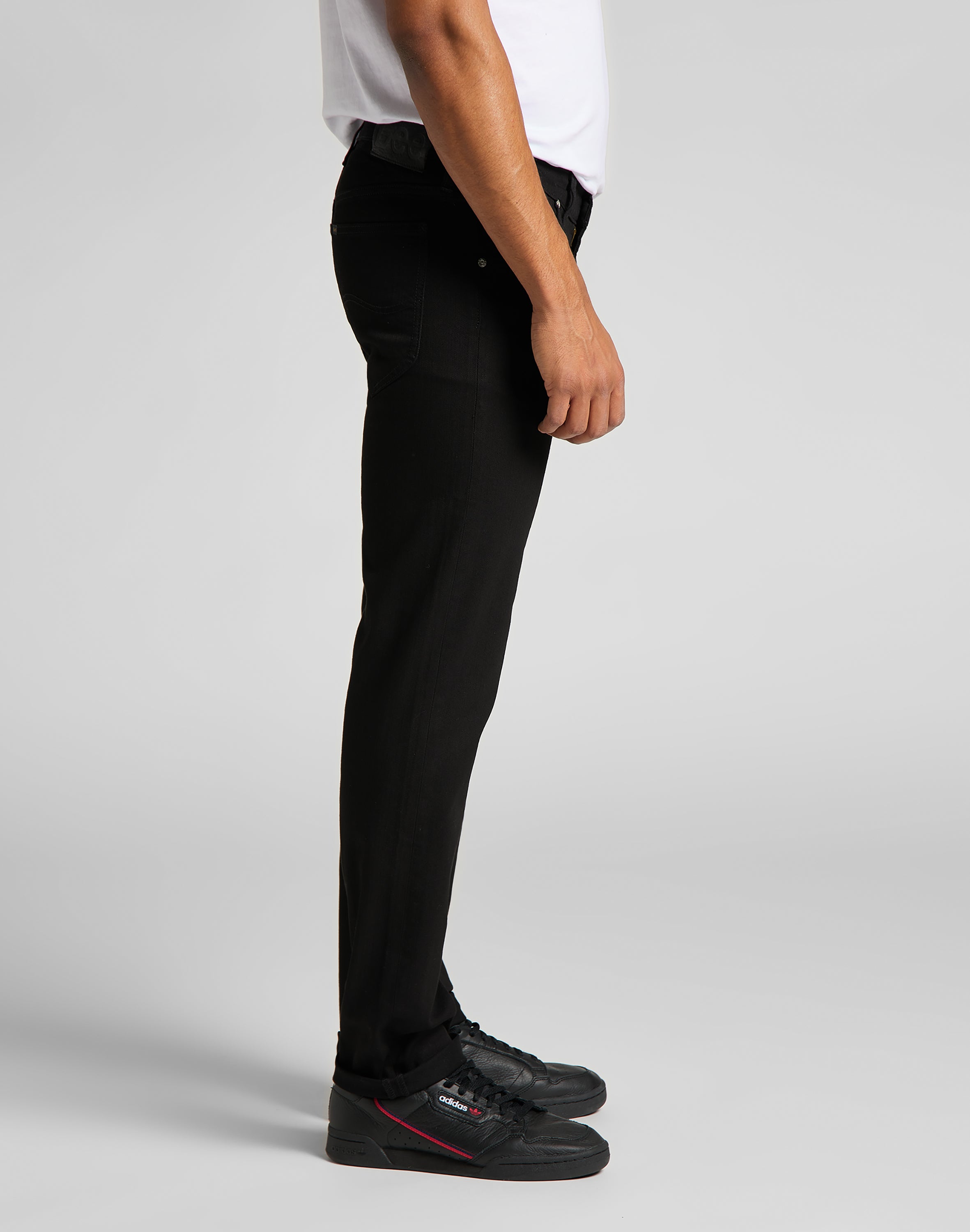 Daren Zip Fly in Clean Black Jeans Lee