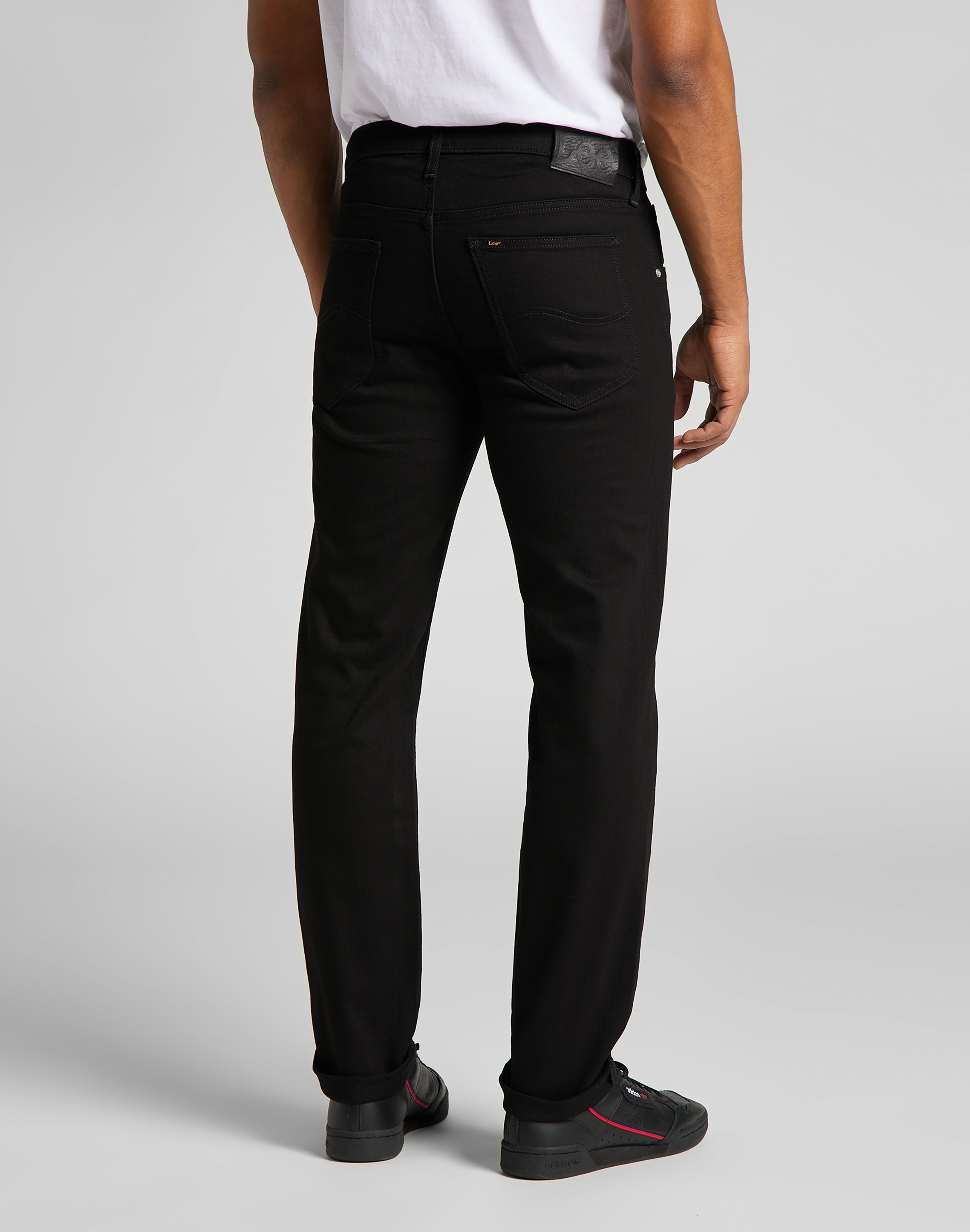 Daren Zip Fly in Clean Black Jeans Lee