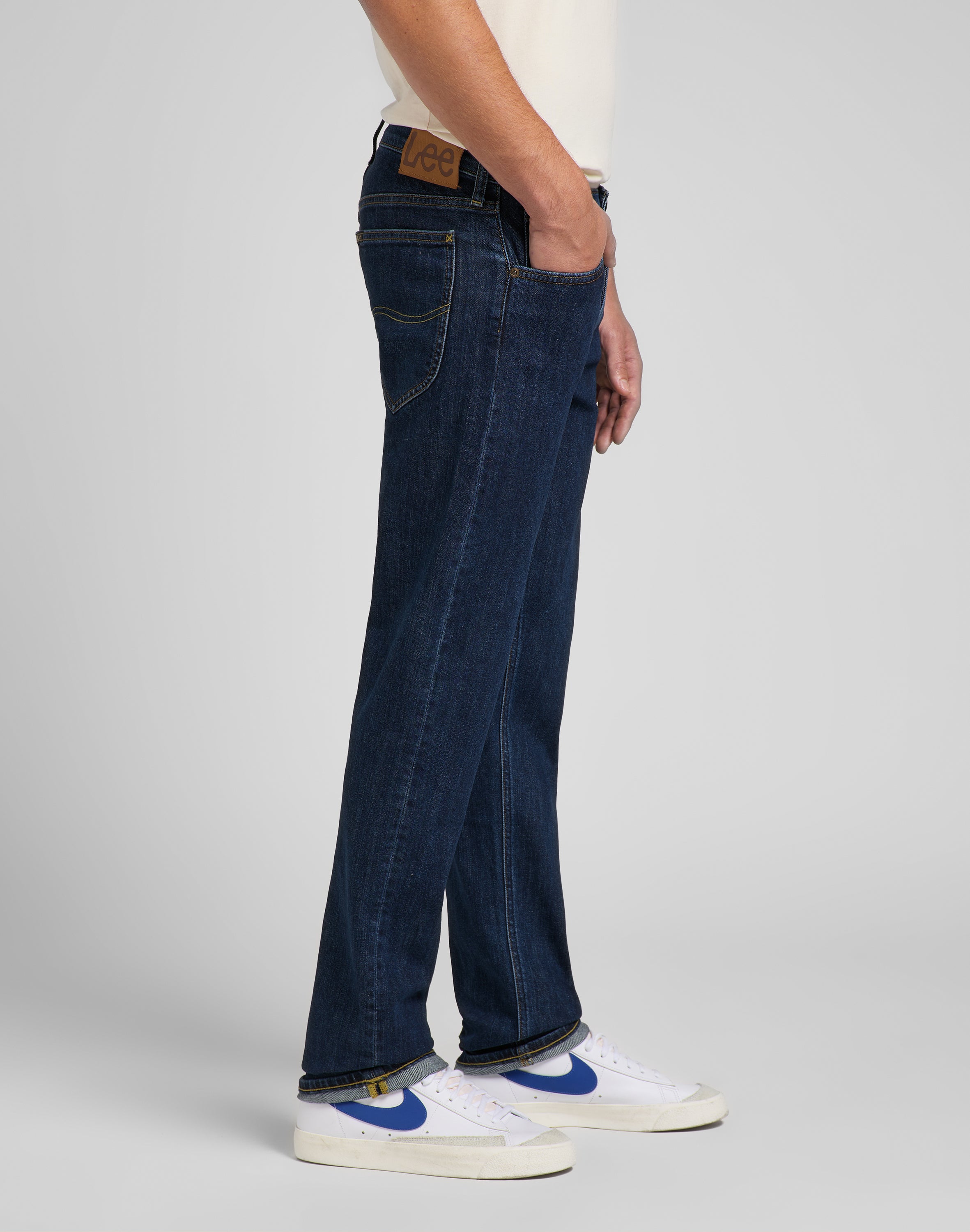 Daren Zip Fly Low Stretch in Deep Dark Stone Jeans Lee