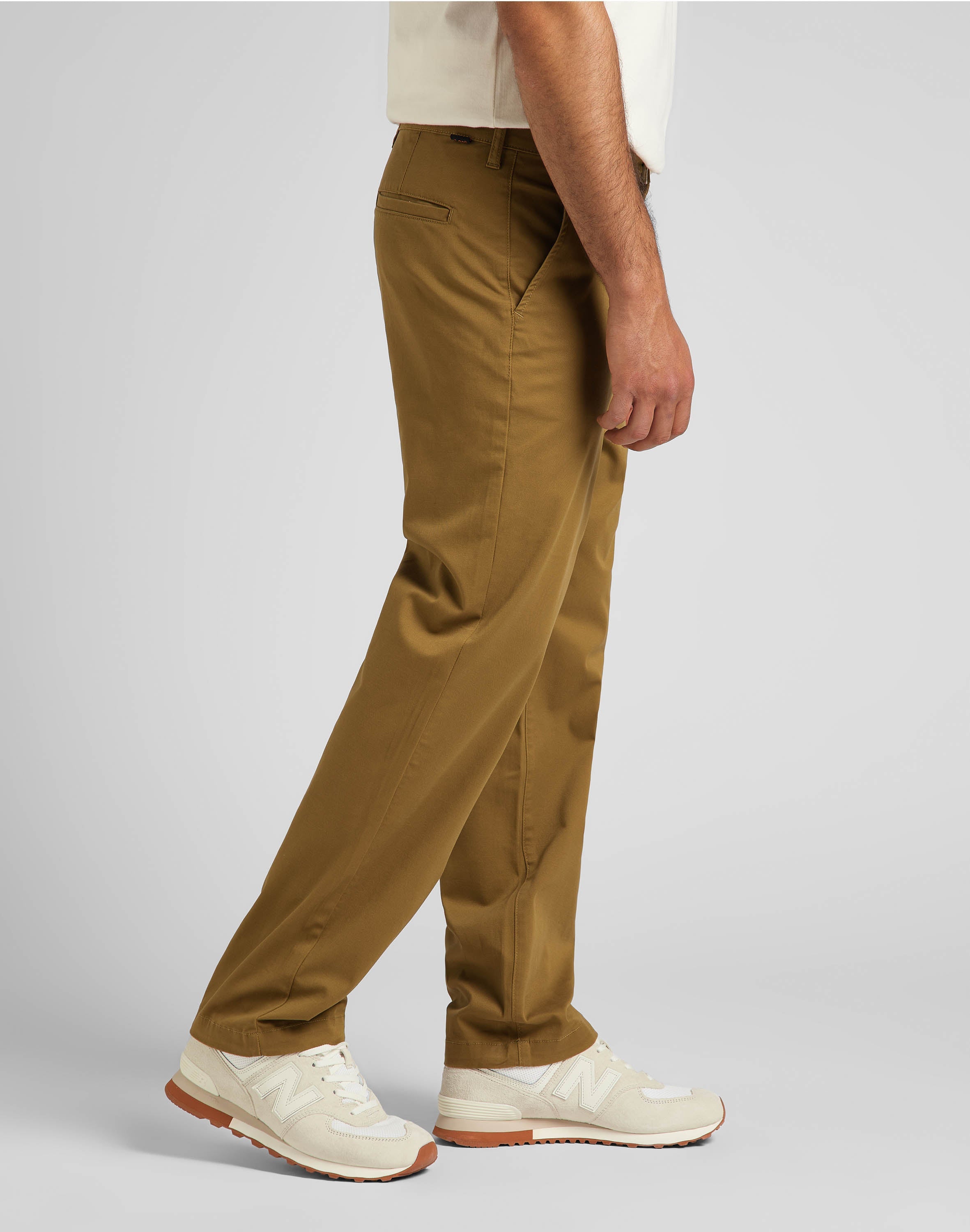 Relaxed chino in tumbleweed pants Lee