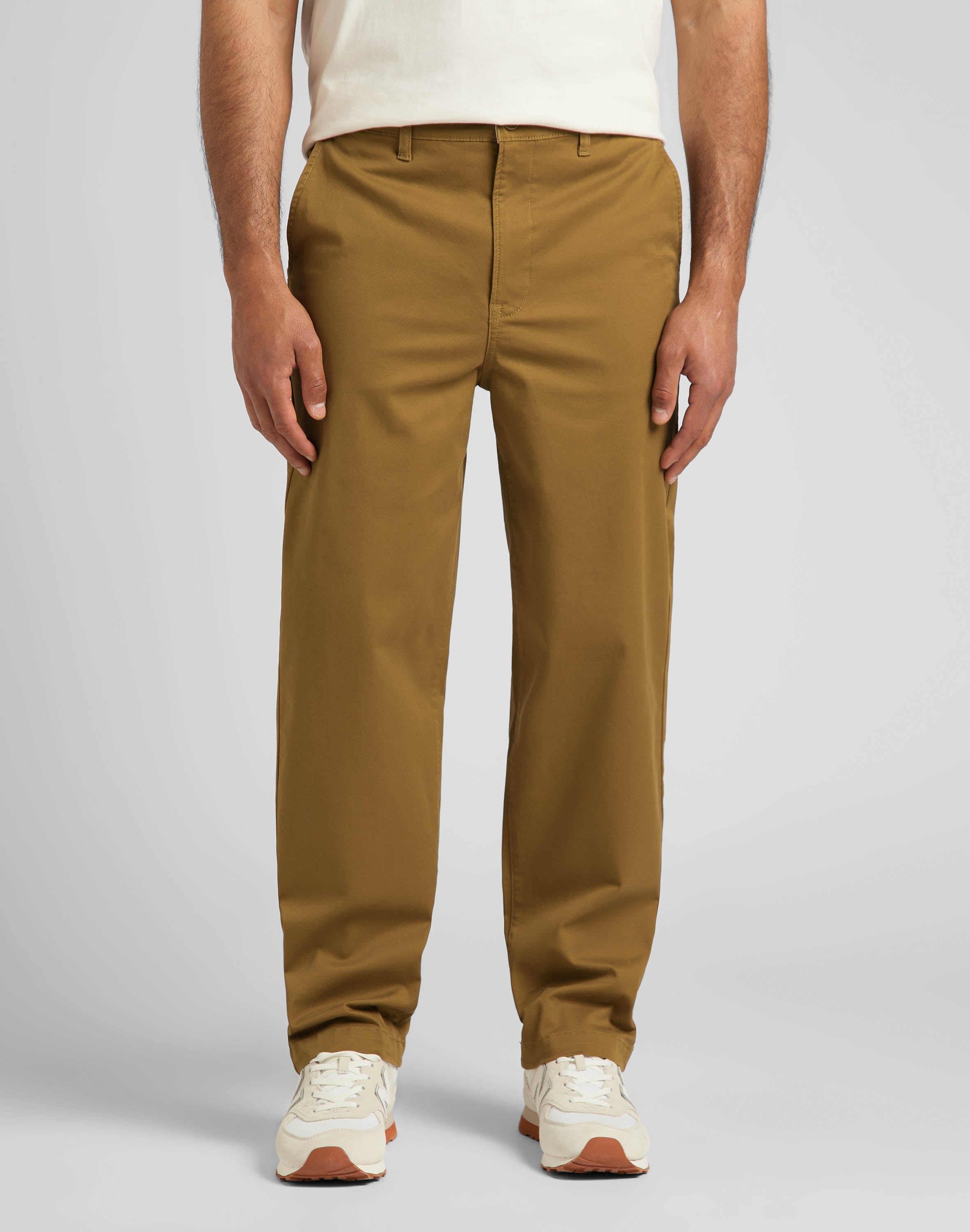 Relaxed chino in tumbleweed pants Lee