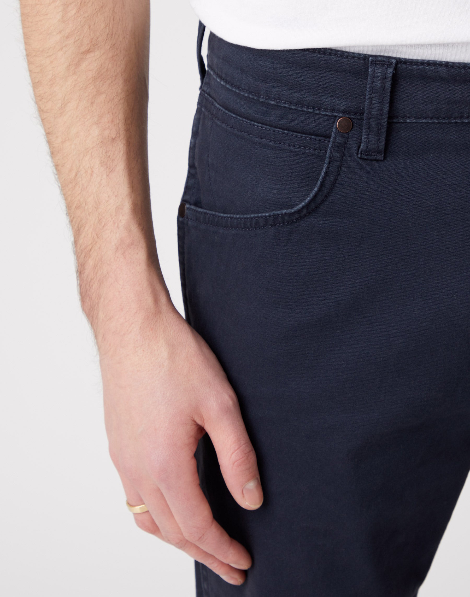 Greensboro Low Stretch in Dark Navy Pants Wrangler