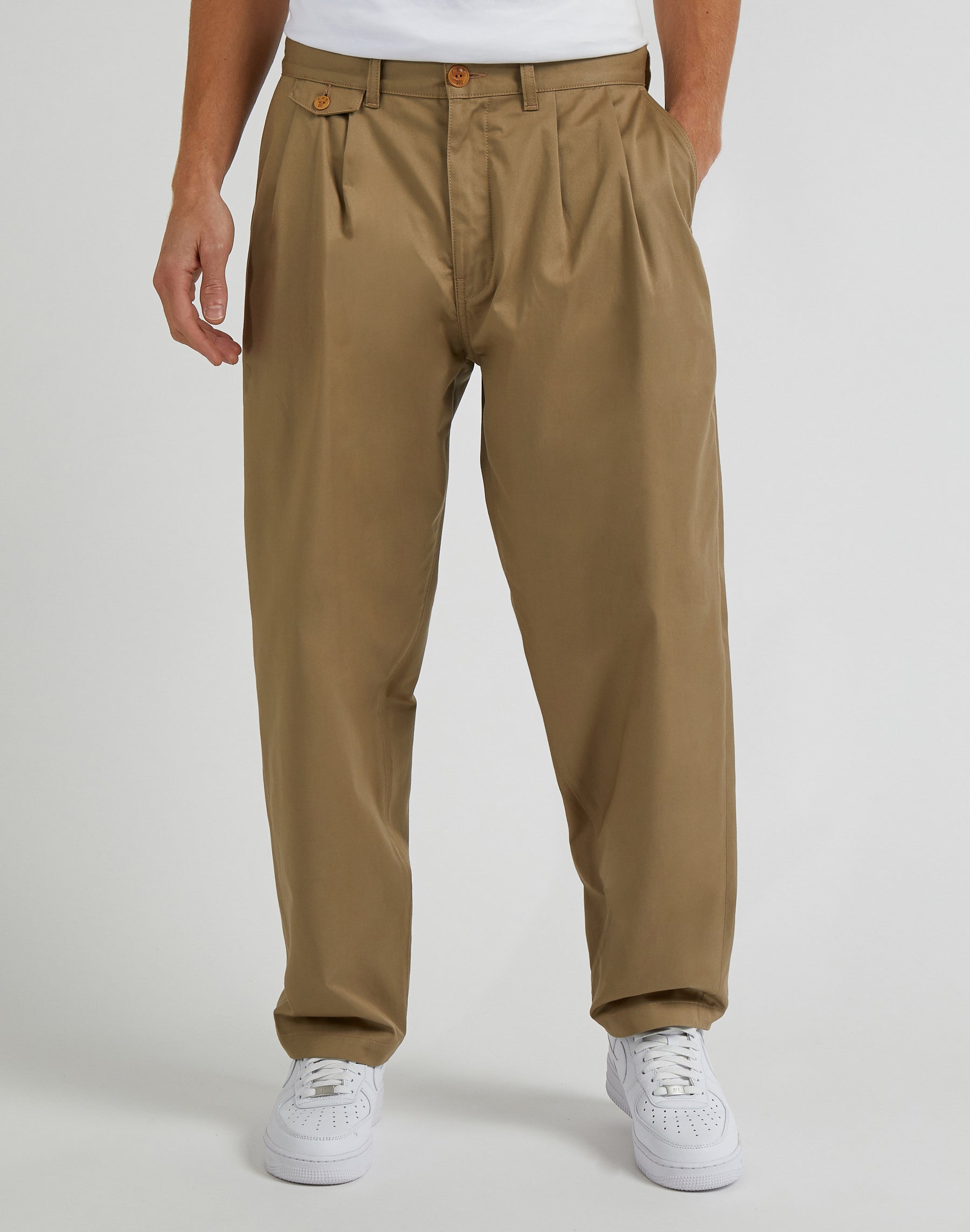 Double pleated chino in dry pants Lee   