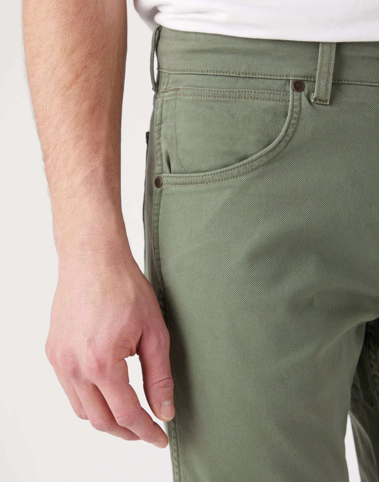 Greensboro in Dusty Olive Pants Wrangler   