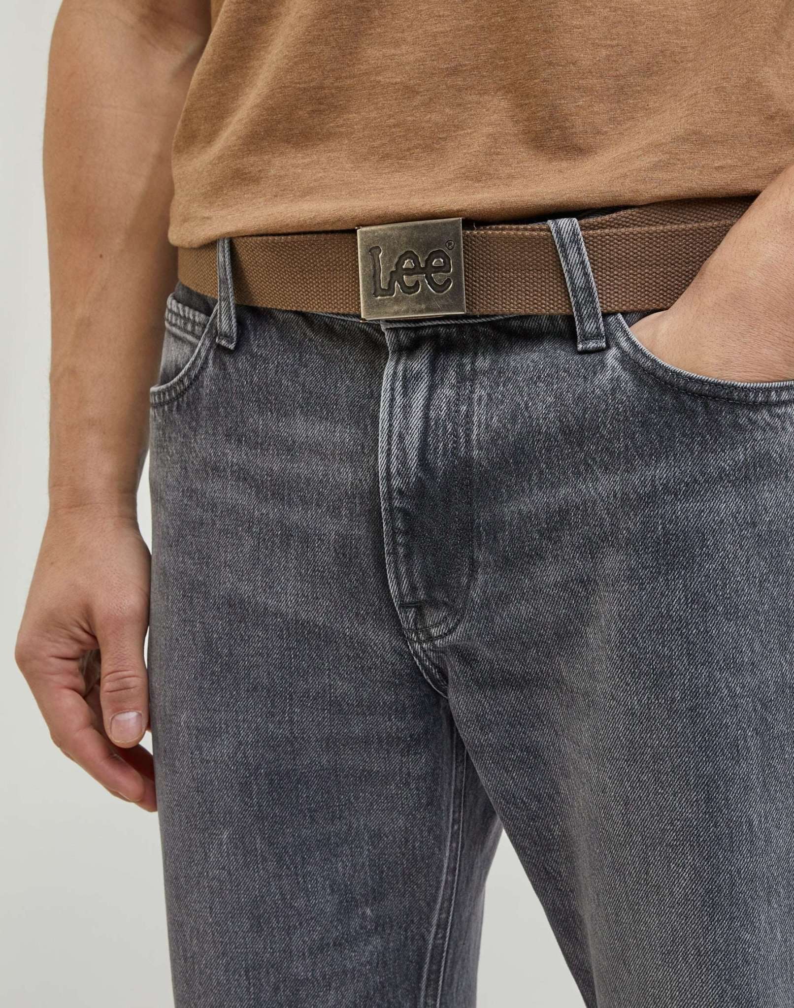 Webbing Belt in Truffle Belt Lee   