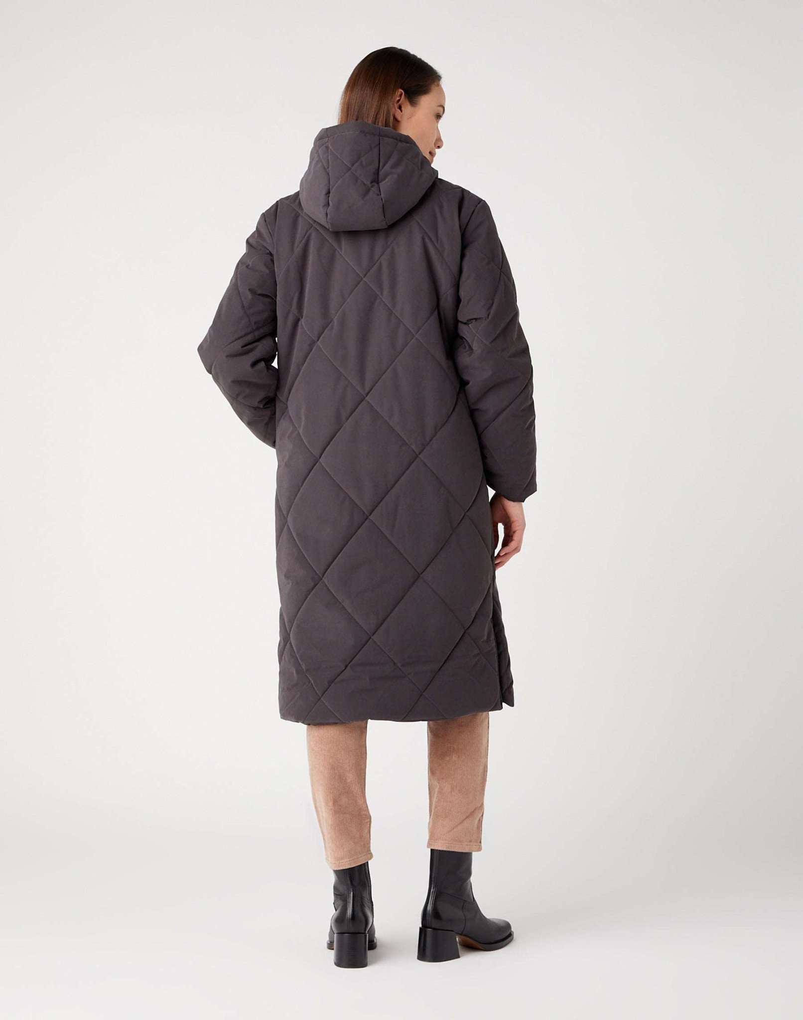 Long Quilted Jacket in Faded Black Jackets Wrangler   